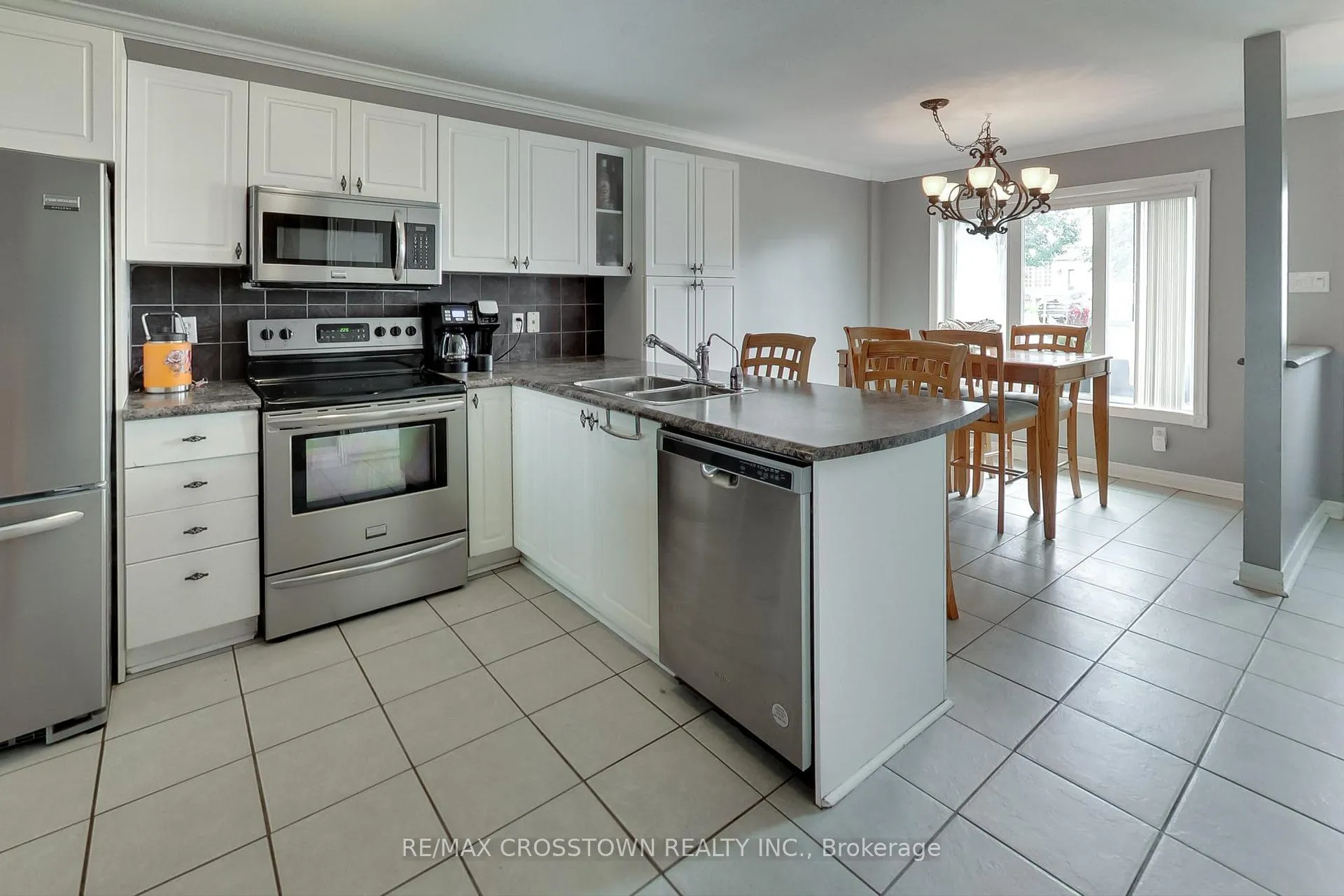 Photo 9 of 58 Downing Crescent, Barrie, Holly — HOMEH