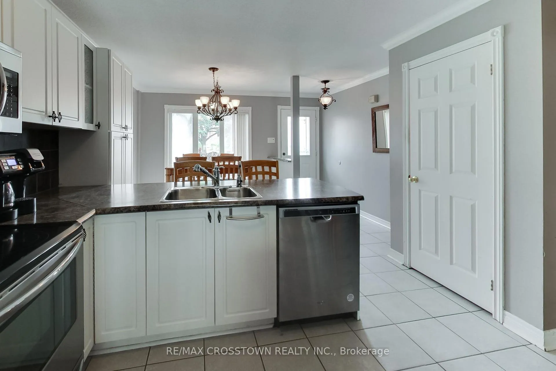 Photo 10 of 58 Downing Crescent, Barrie, Holly — HOMEH