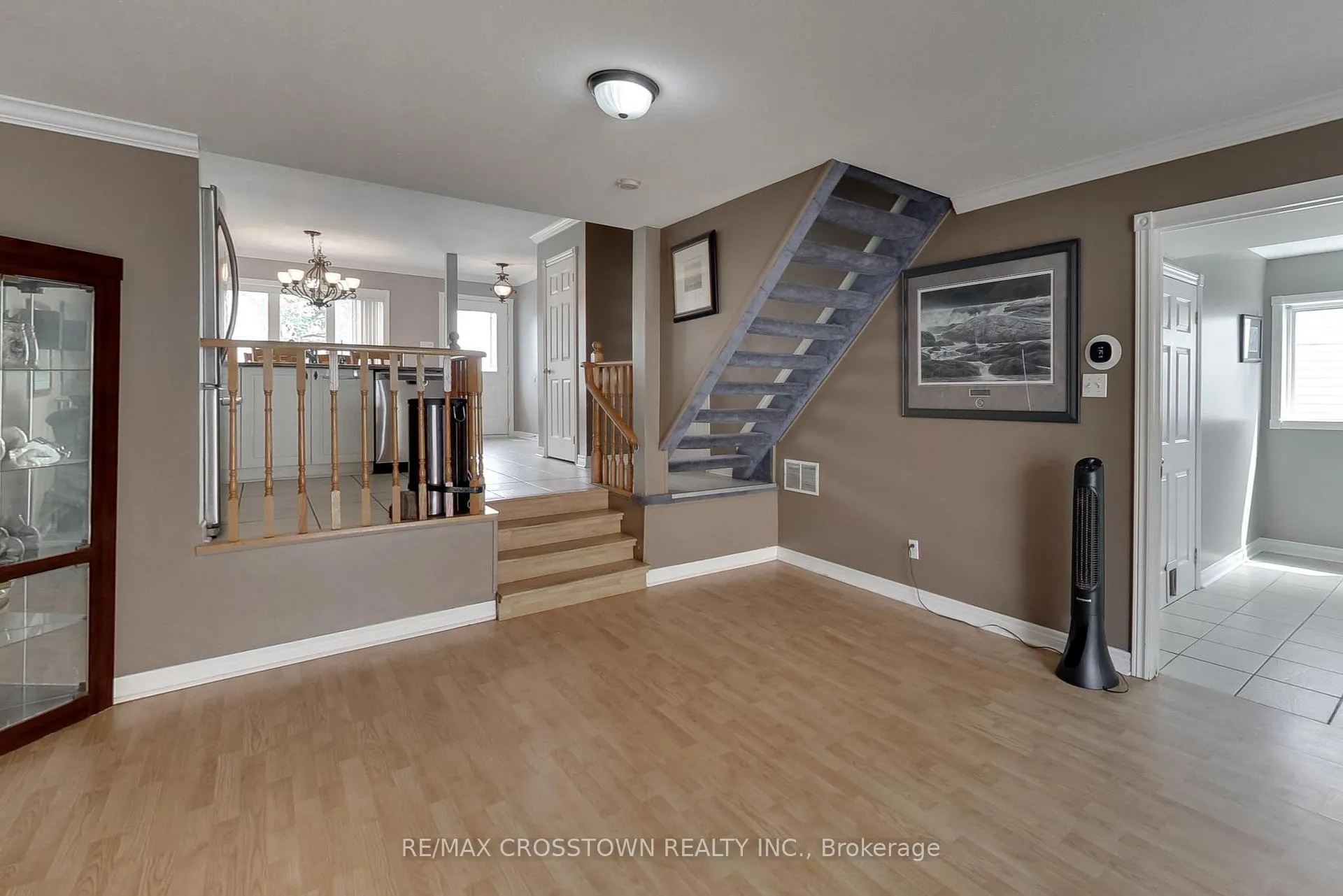 Photo 14 of 58 Downing Crescent, Barrie, Holly — HOMEH