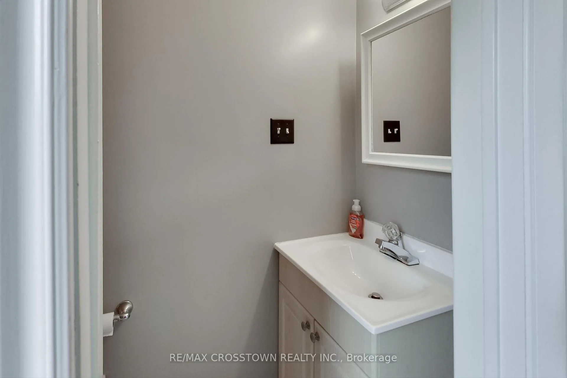 Photo 17 of 58 Downing Crescent, Barrie, Holly — HOMEH