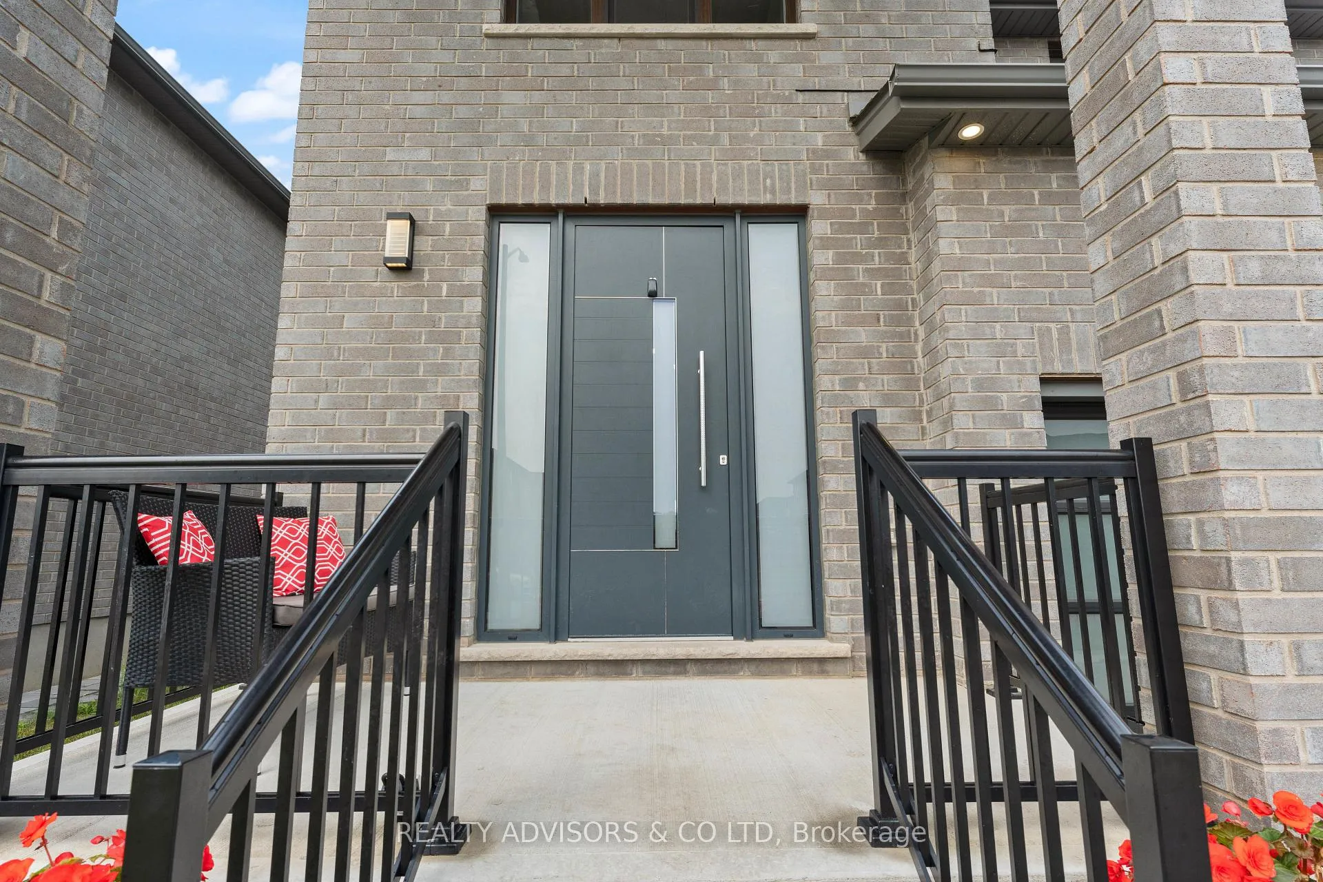 Photo 8 of 125 Savannah Ridge Drive, Brant, Paris — HOMEH
