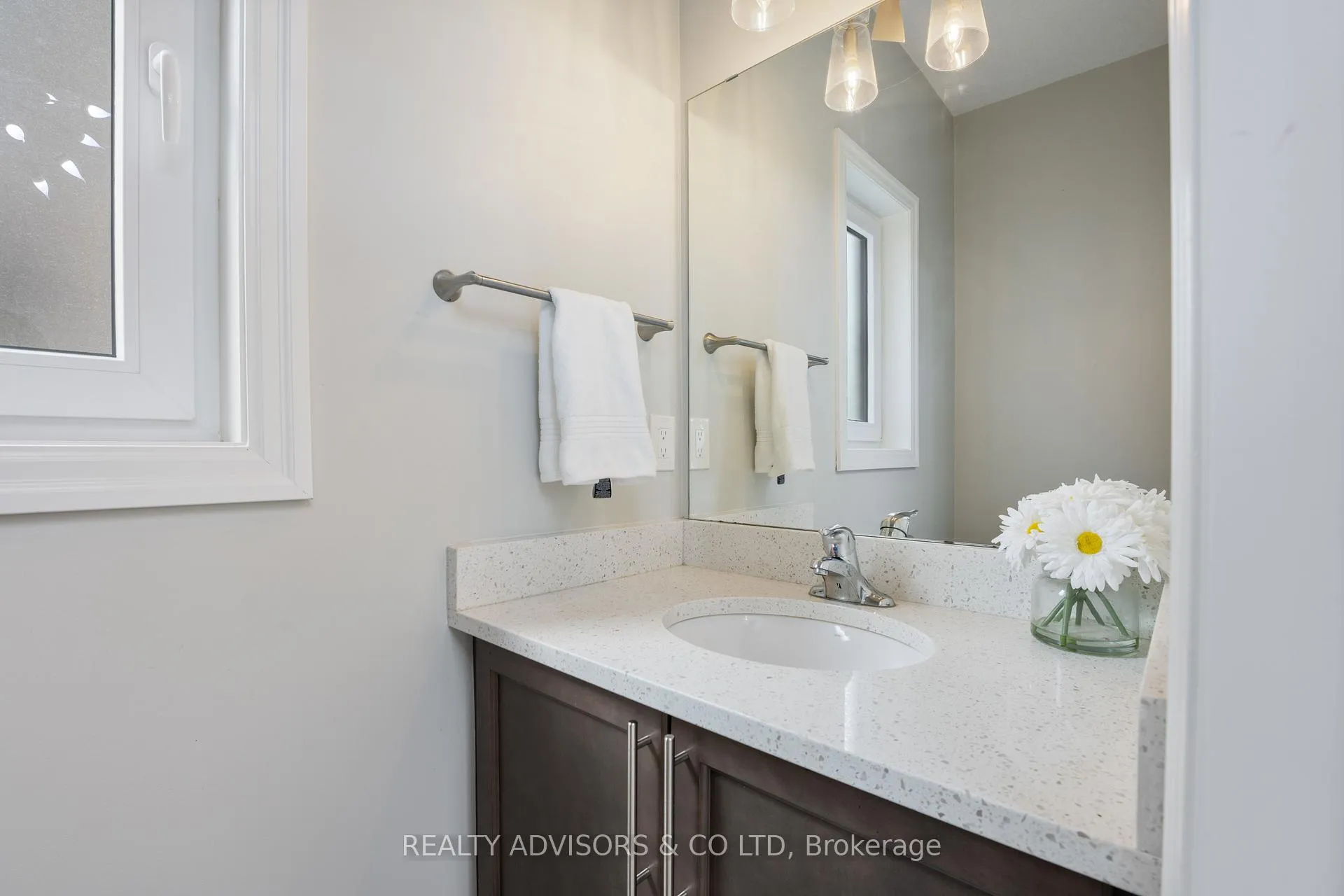 Photo 25 of 125 Savannah Ridge Drive, Brant, Paris — HOMEH