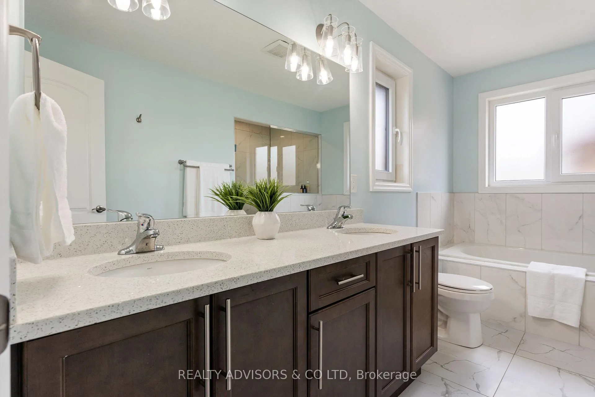 Photo 32 of 125 Savannah Ridge Drive, Brant, Paris — HOMEH
