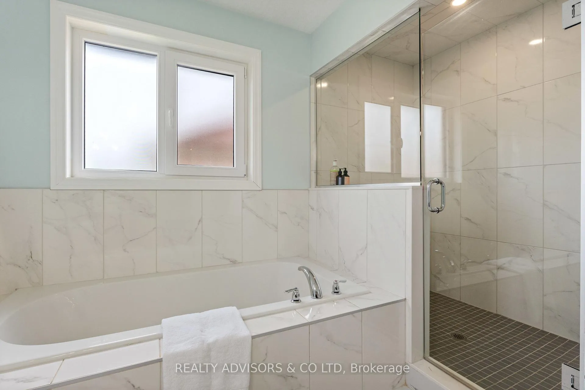 Photo 33 of 125 Savannah Ridge Drive, Brant, Paris — HOMEH
