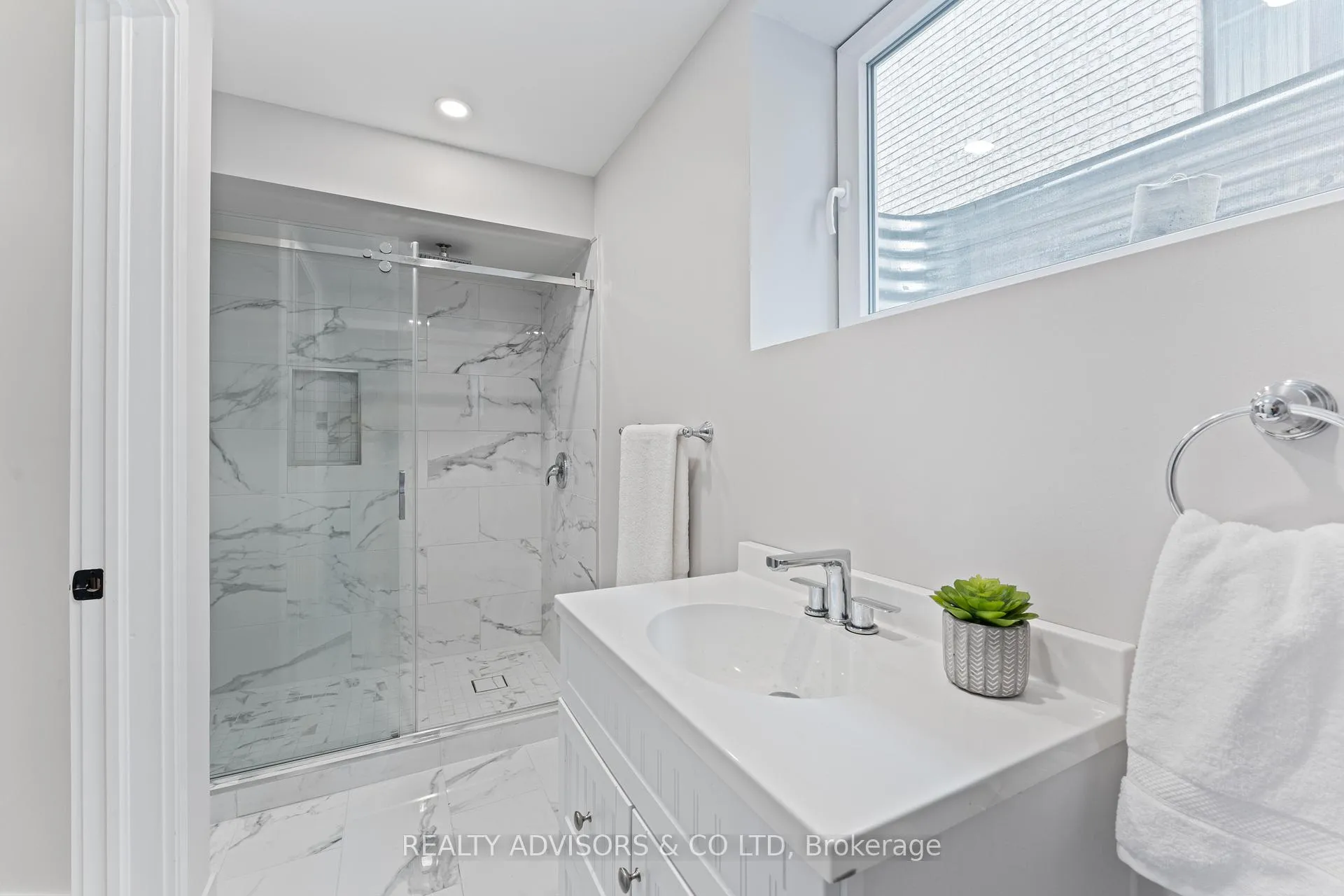 Photo 38 of 125 Savannah Ridge Drive, Brant, Paris — HOMEH