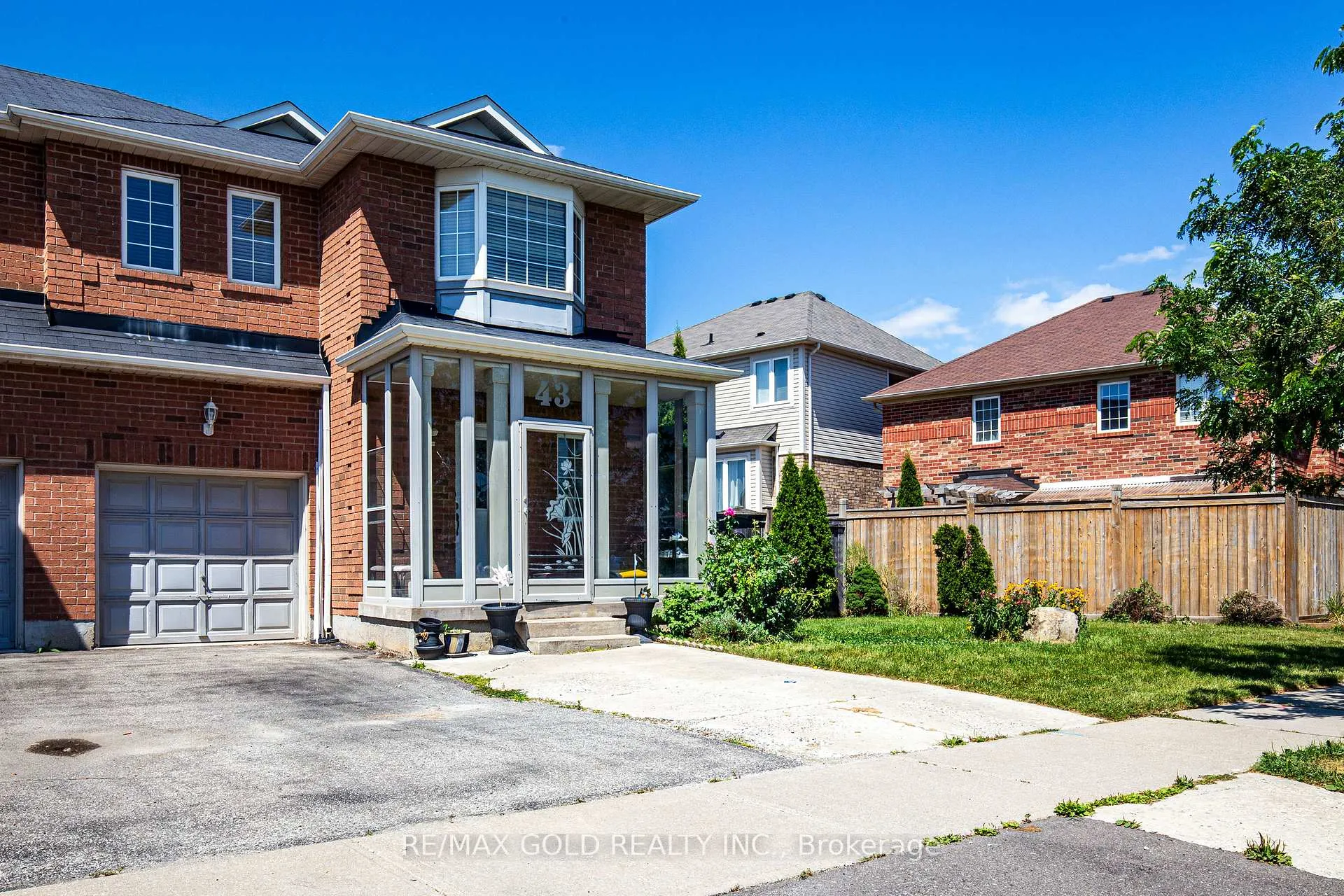 Photo 2 of 43 Personna Circle, Brampton, Credit Valley — HOMEH