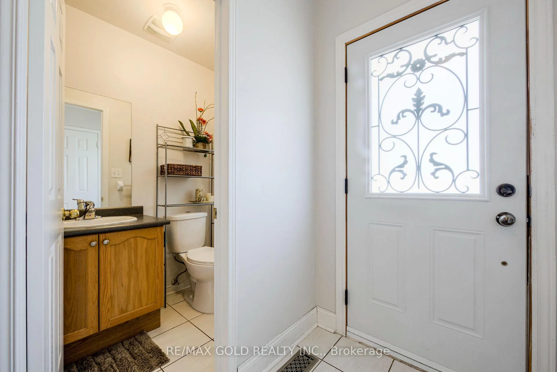 Photo 5 of 43 Personna Circle, Brampton, Credit Valley — HOMEH