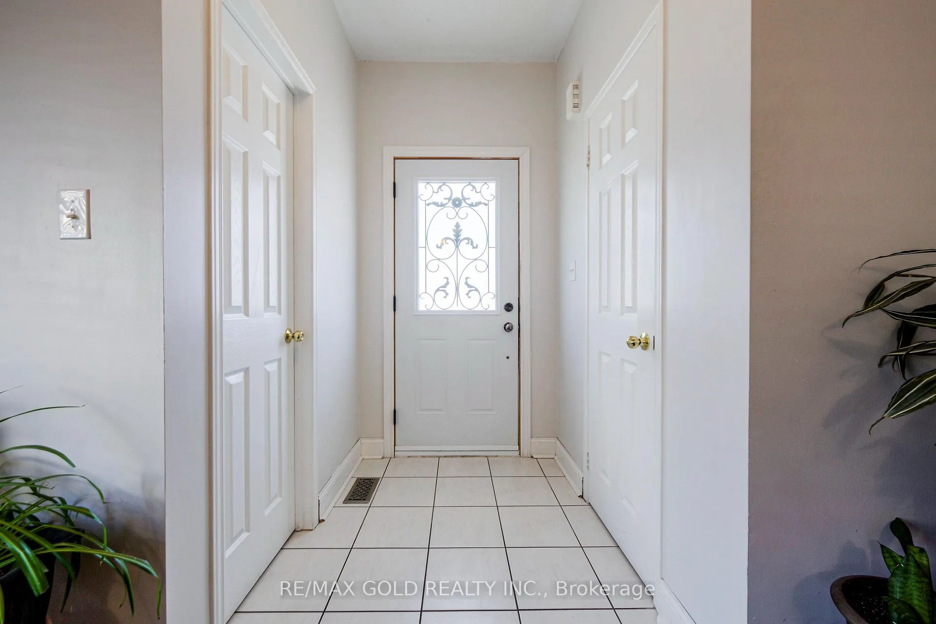 Photo 6 of 43 Personna Circle, Brampton, Credit Valley — HOMEH