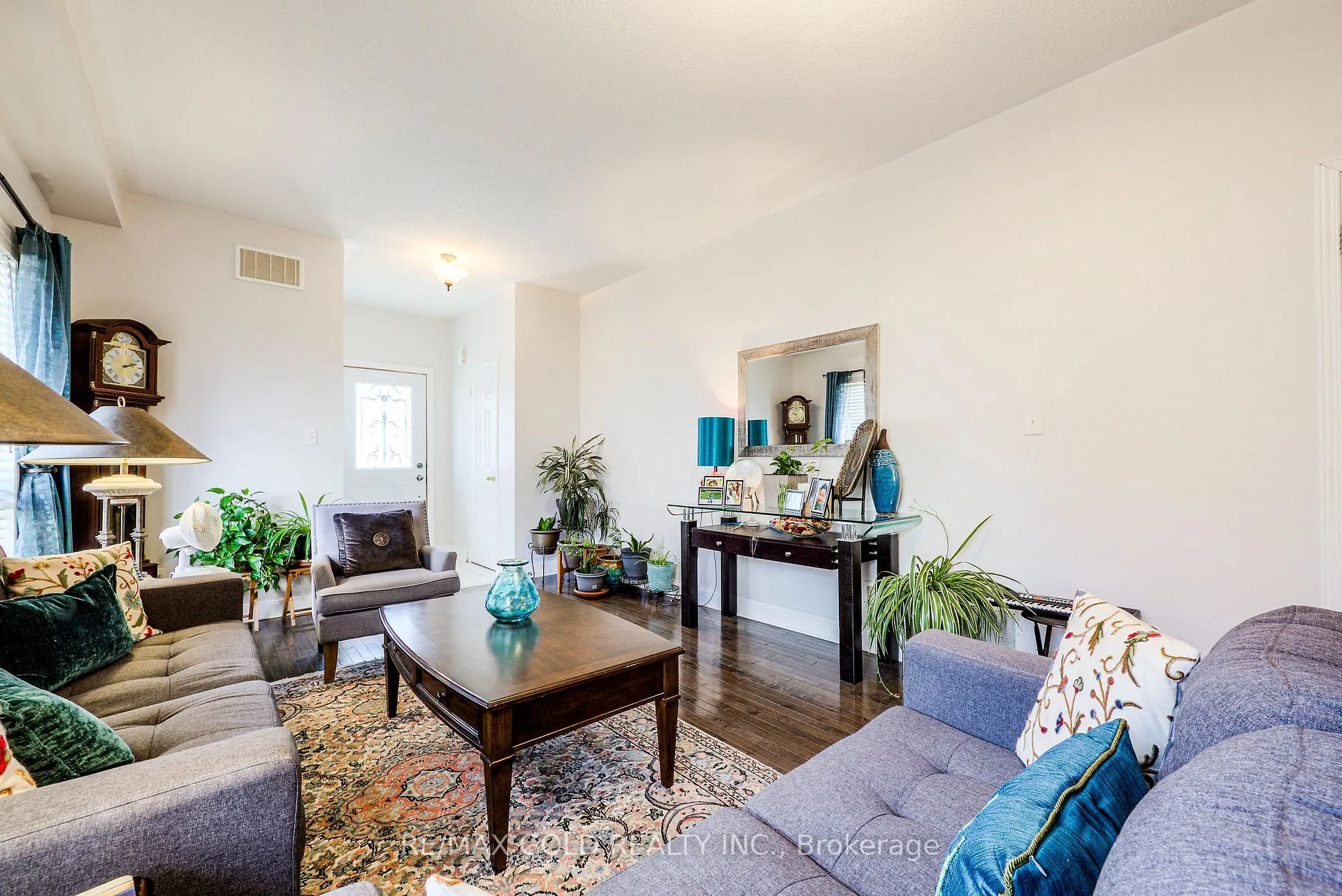 Photo 11 of 43 Personna Circle, Brampton, Credit Valley — HOMEH