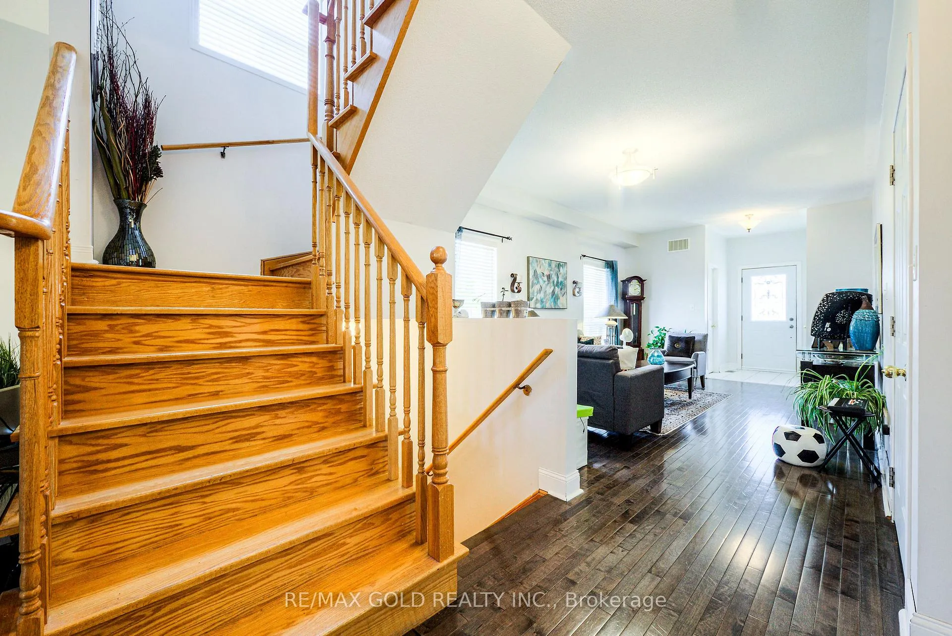 Photo 13 of 43 Personna Circle, Brampton, Credit Valley — HOMEH