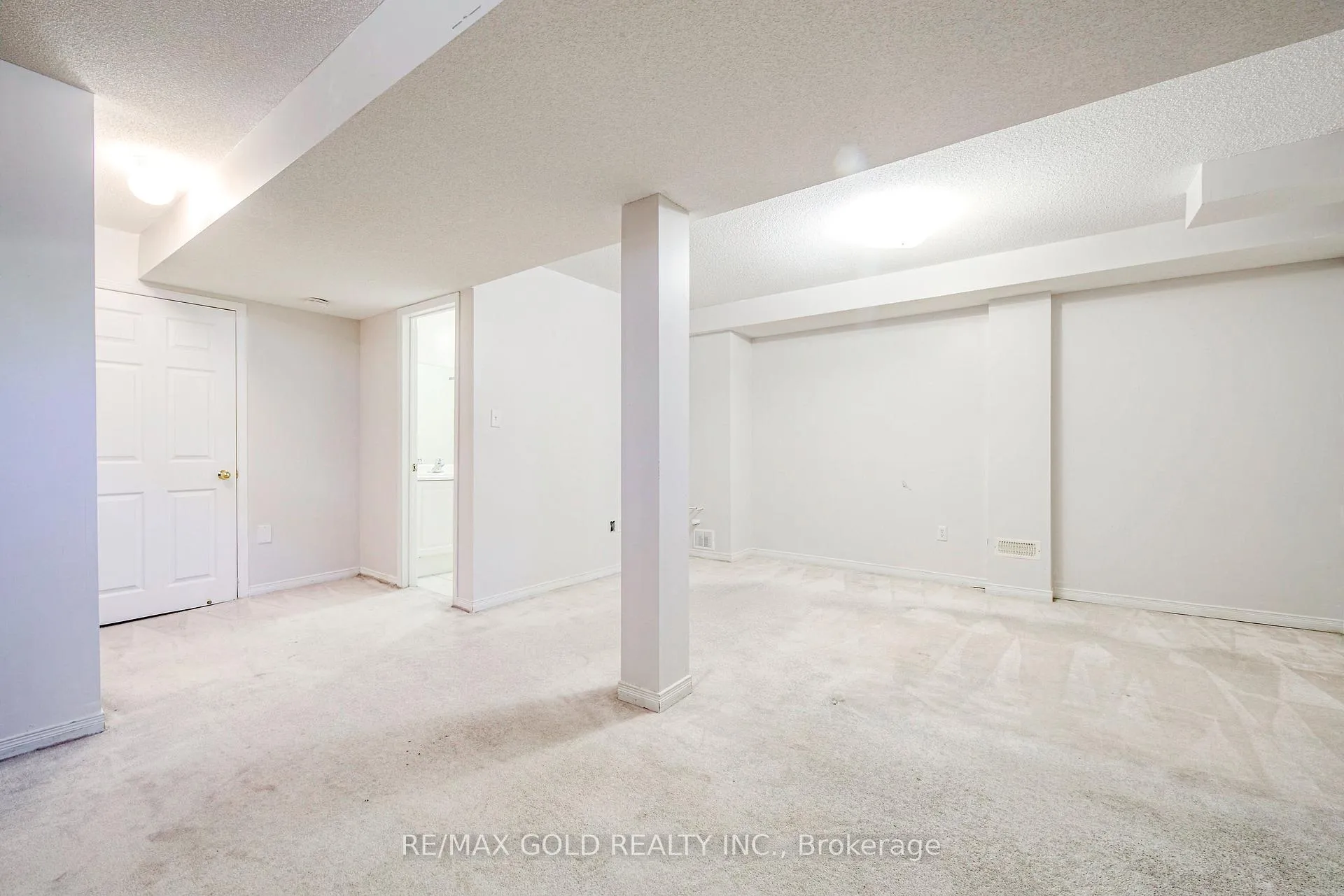 Photo 32 of 43 Personna Circle, Brampton, Credit Valley — HOMEH