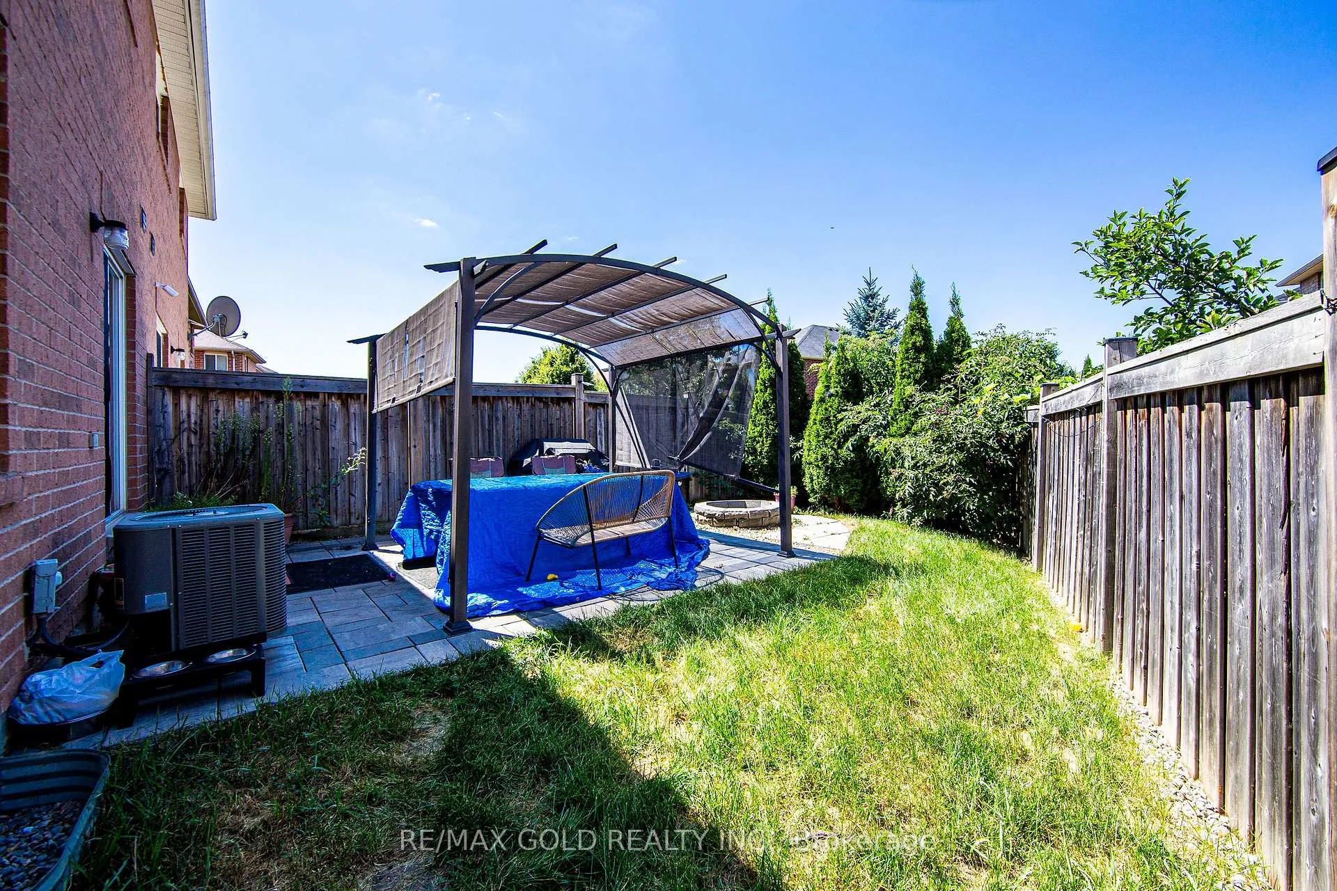 Photo 37 of 43 Personna Circle, Brampton, Credit Valley — HOMEH