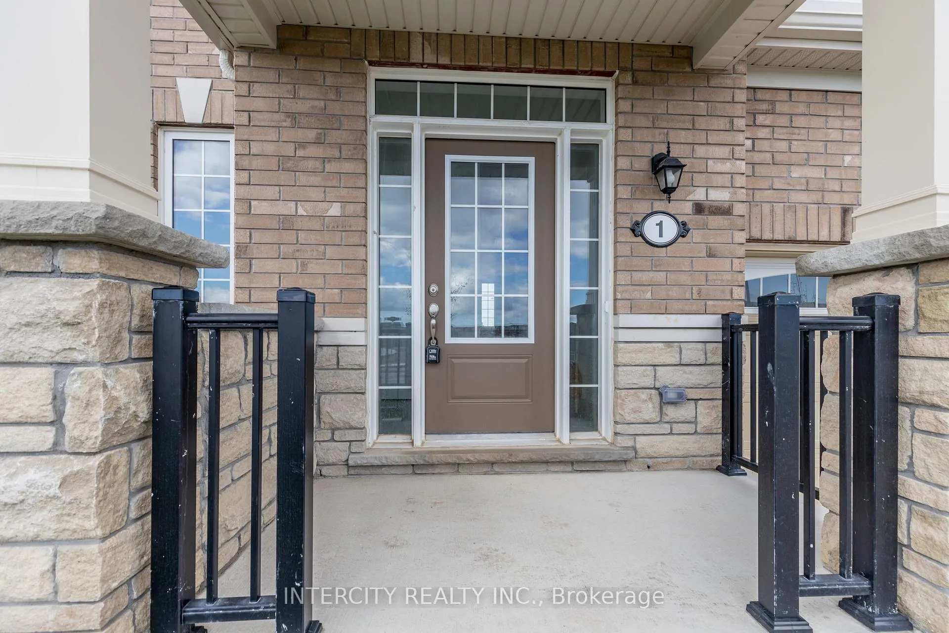 Photo 3 of 1 Mission Street, Wasaga Beach — HOMEH