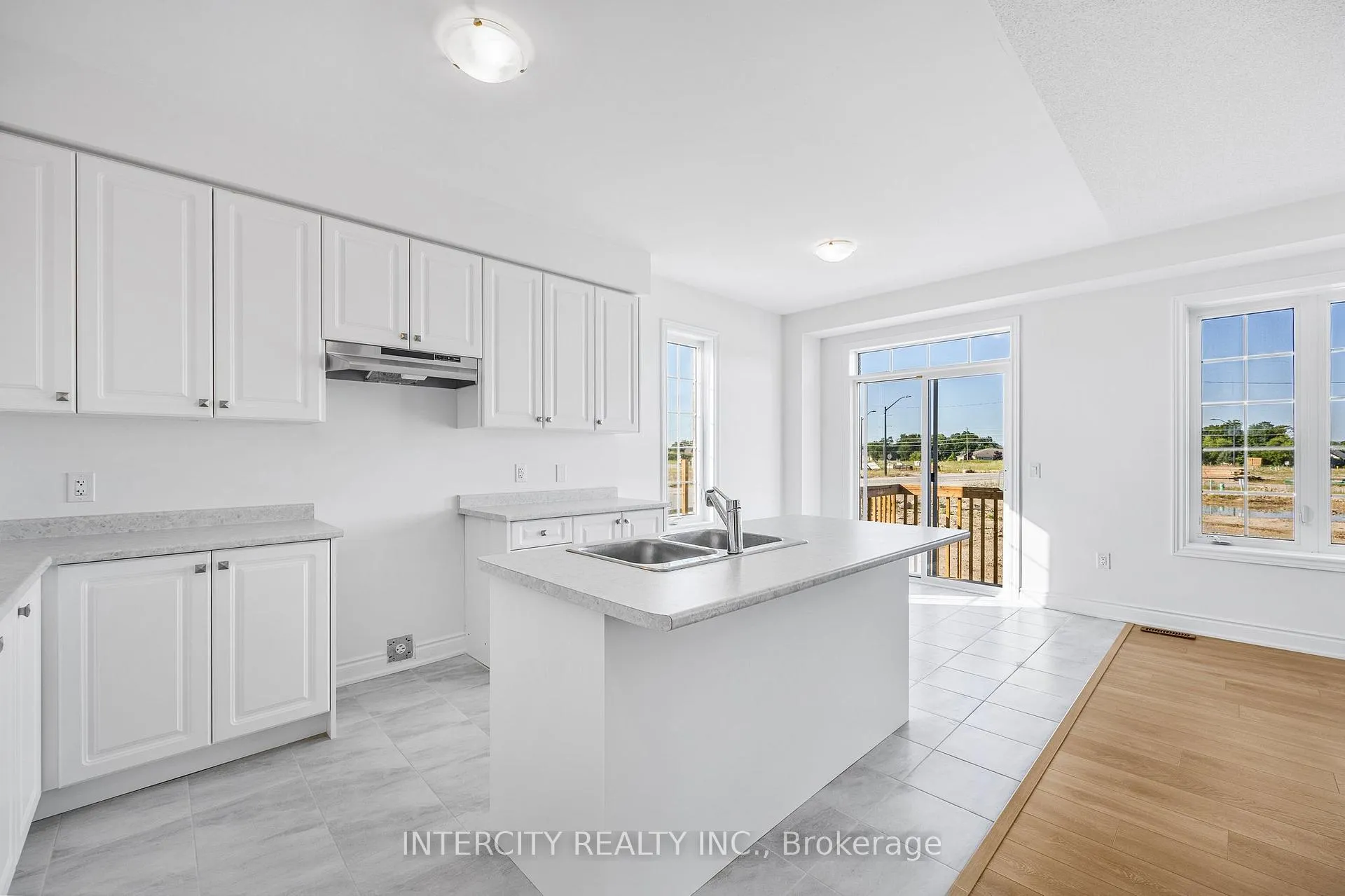 Photo 10 of 1 Mission Street, Wasaga Beach — HOMEH