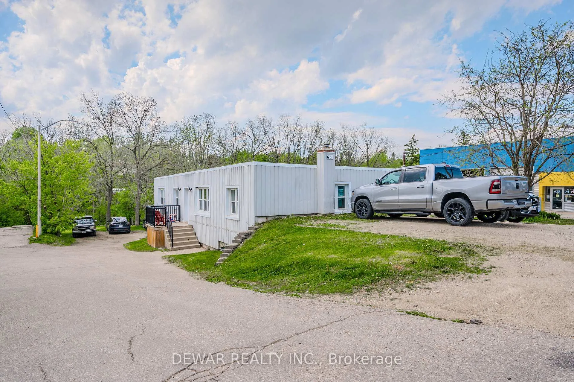 Photo 4 of 611 Lancaster Street W, Kitchener — HOMEH