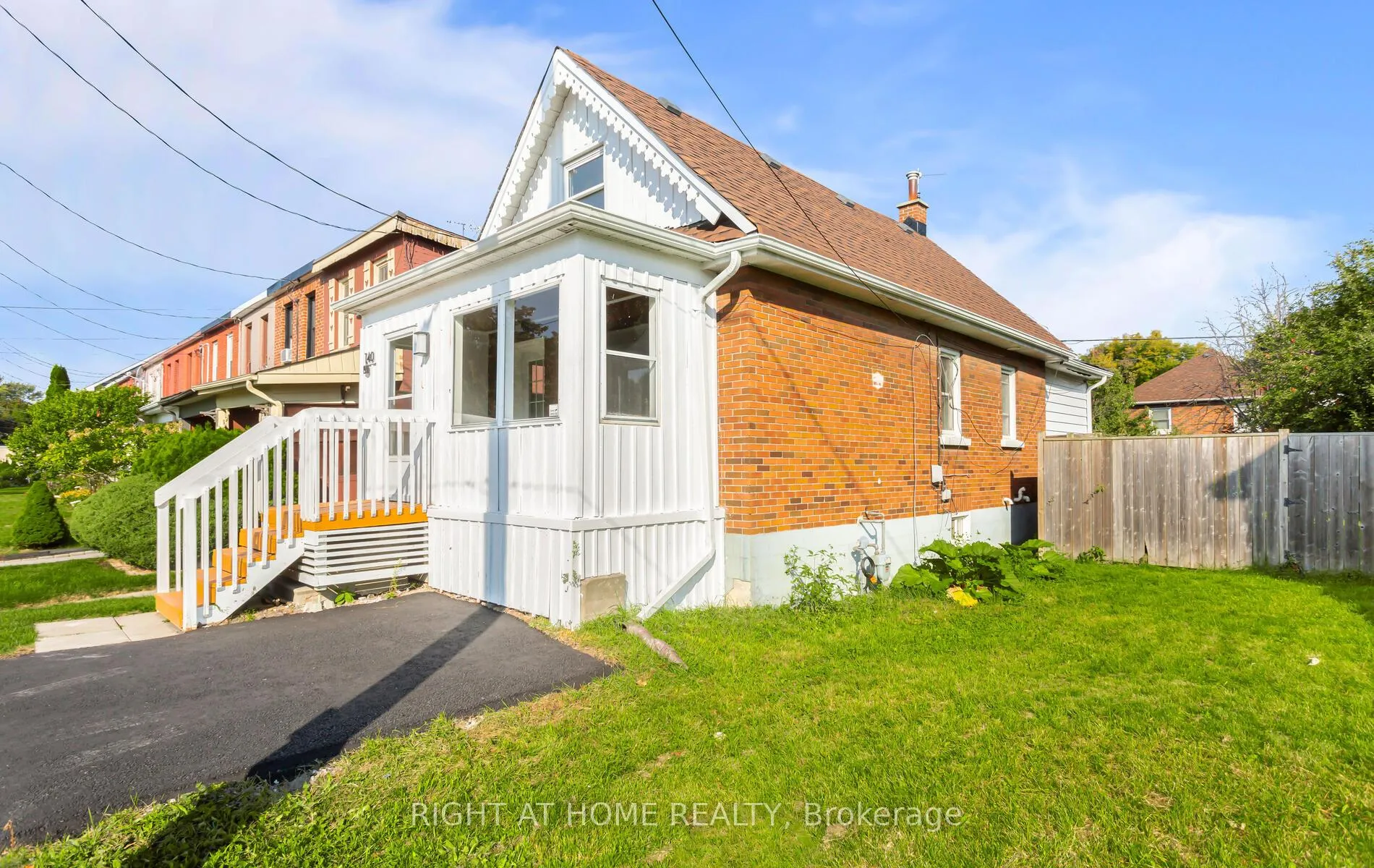 Photo 2 of 140 Olive Avenue, Oshawa, Central — HOMEH
