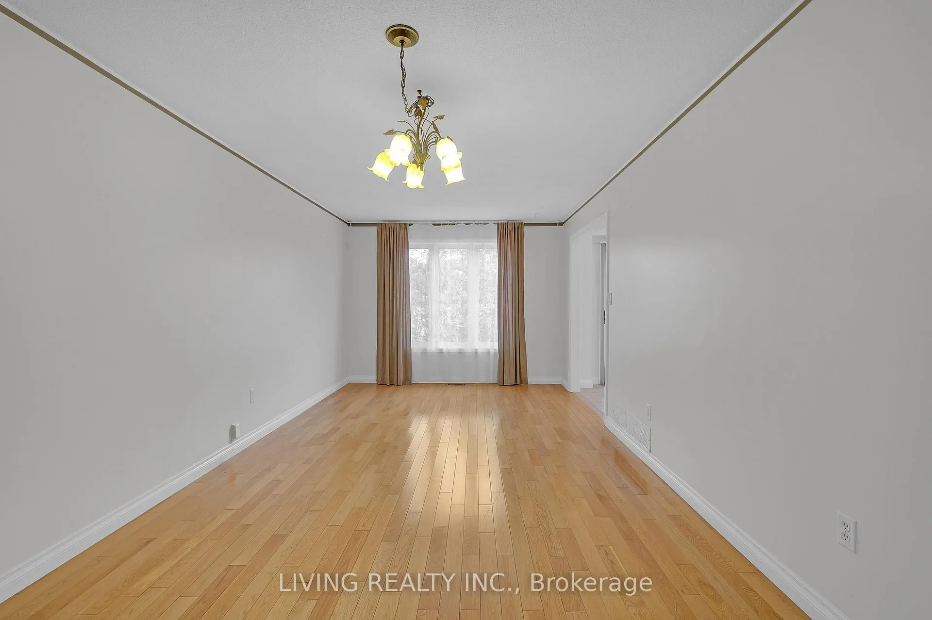 Photo 6 of 262 Jacqueline Boulevard, Hamilton, Allison — HOMEH