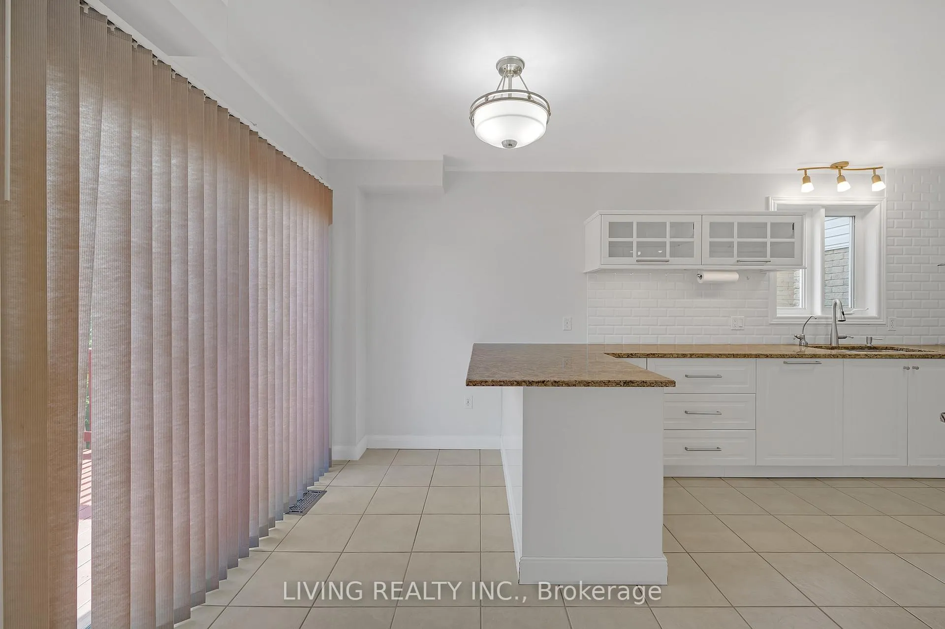 Photo 8 of 262 Jacqueline Boulevard, Hamilton, Allison — HOMEH