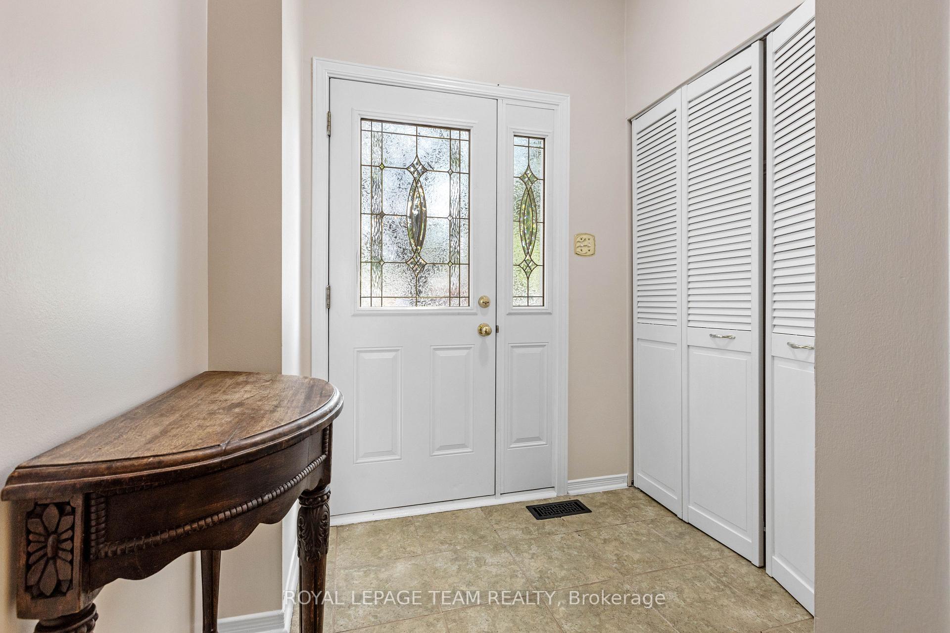 Photo 4 of 221 Longshire Circle, Ottawa, Barrhaven - Longfields — HOMEH