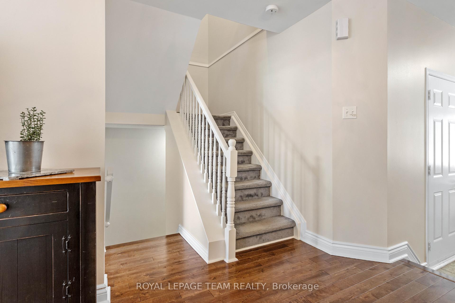 Photo 5 of 221 Longshire Circle, Ottawa, Barrhaven - Longfields — HOMEH
