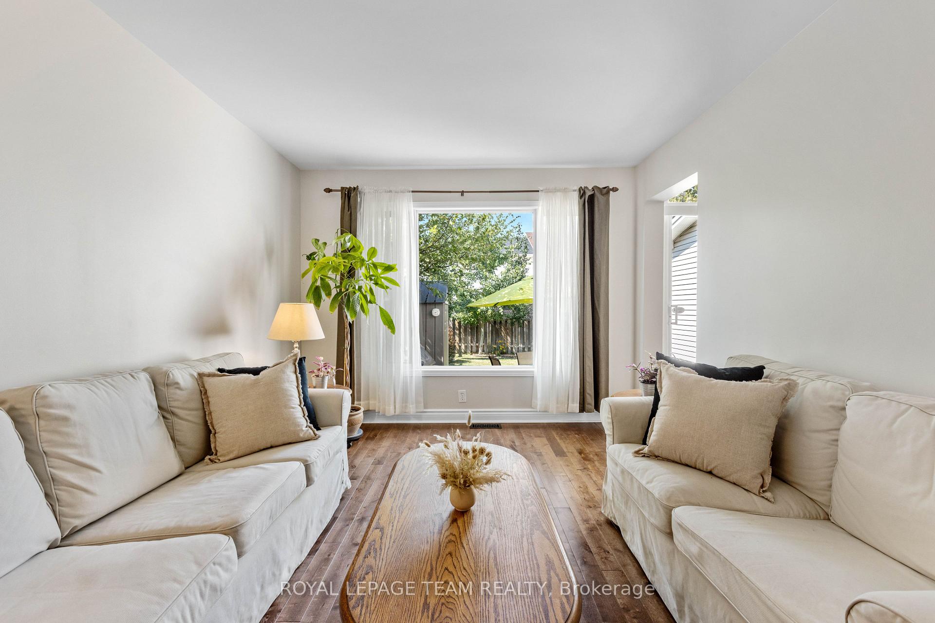 Photo 9 of 221 Longshire Circle, Ottawa, Barrhaven - Longfields — HOMEH