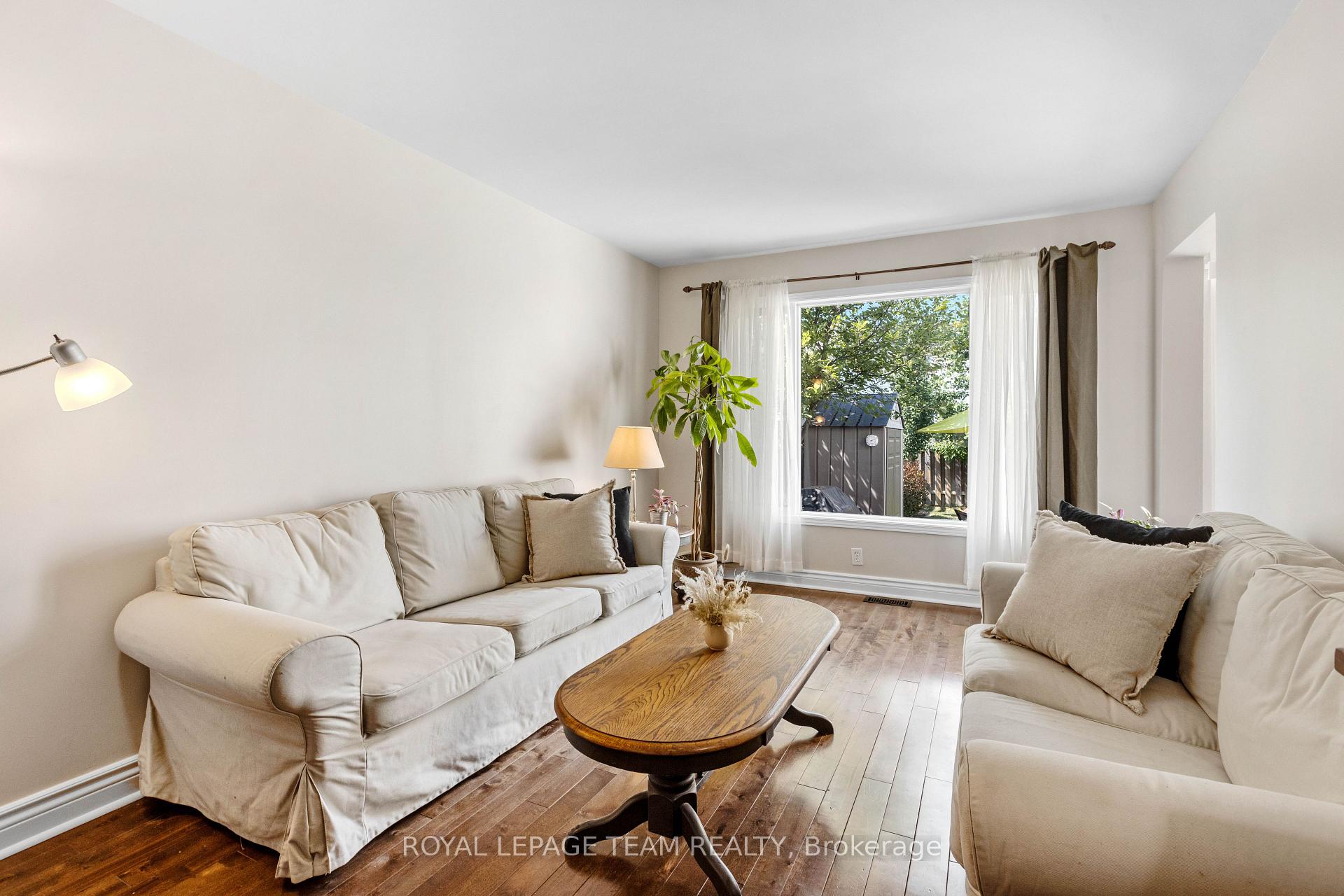 Photo 10 of 221 Longshire Circle, Ottawa, Barrhaven - Longfields — HOMEH