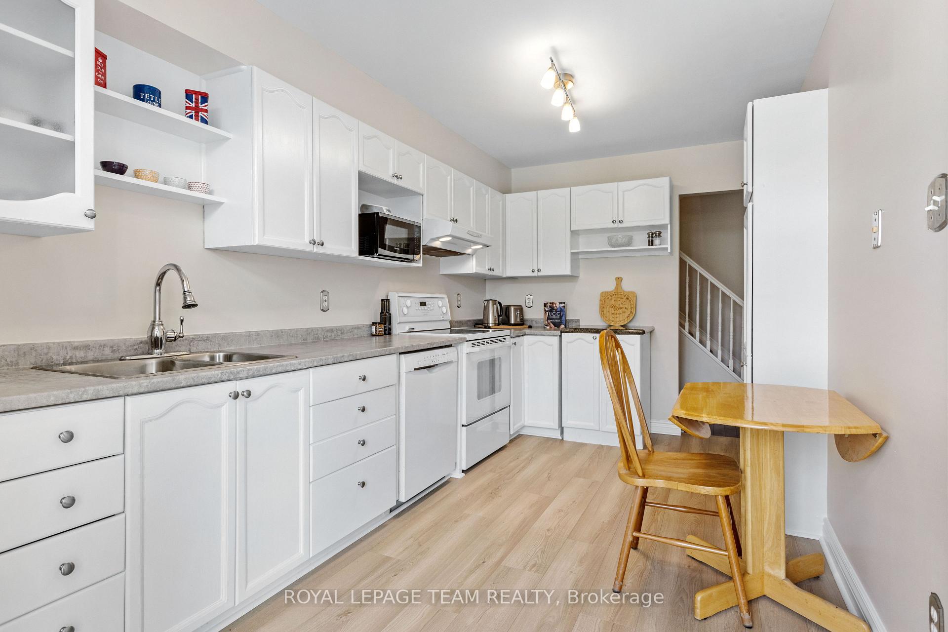 Photo 12 of 221 Longshire Circle, Ottawa, Barrhaven - Longfields — HOMEH