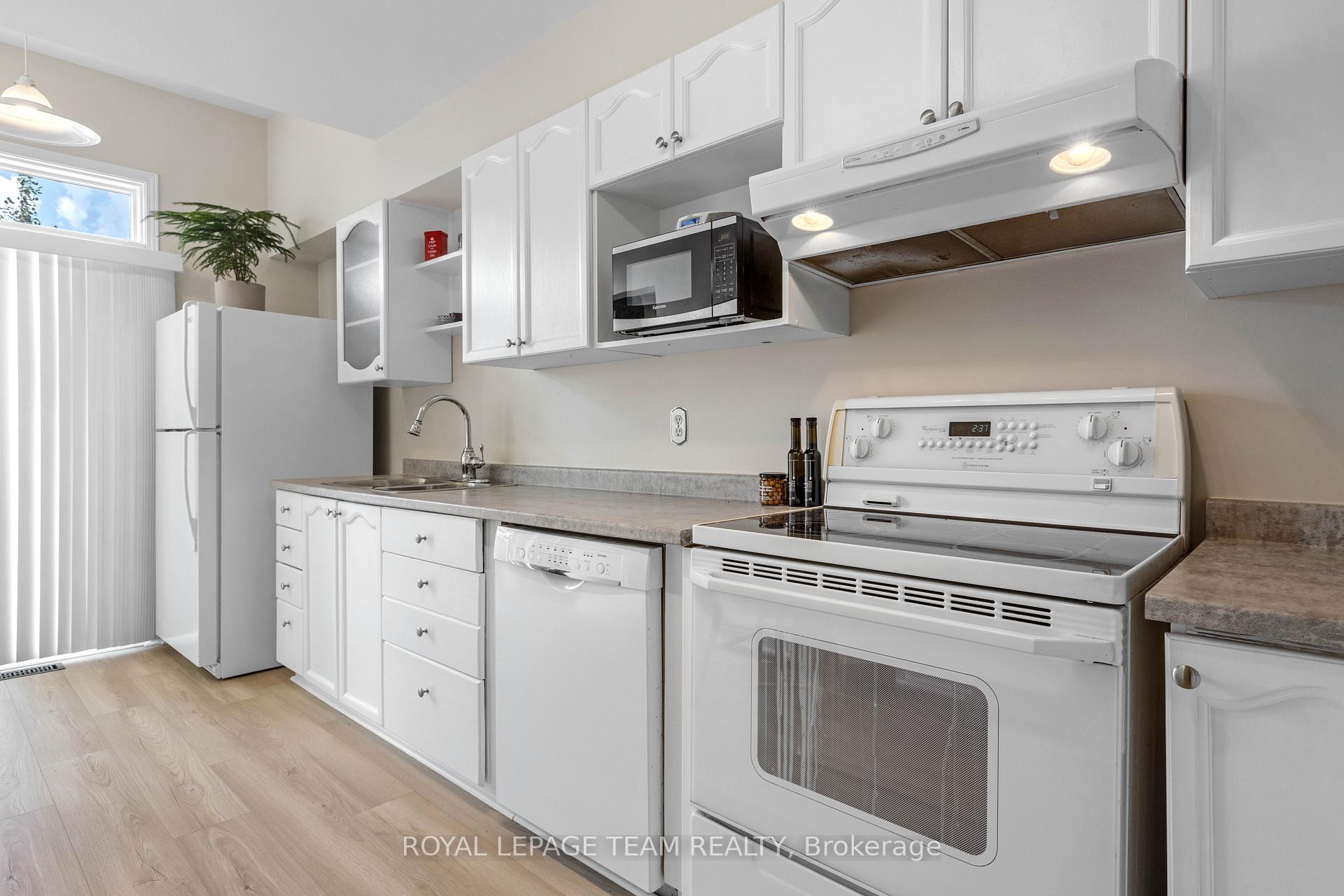 Photo 13 of 221 Longshire Circle, Ottawa, Barrhaven - Longfields — HOMEH