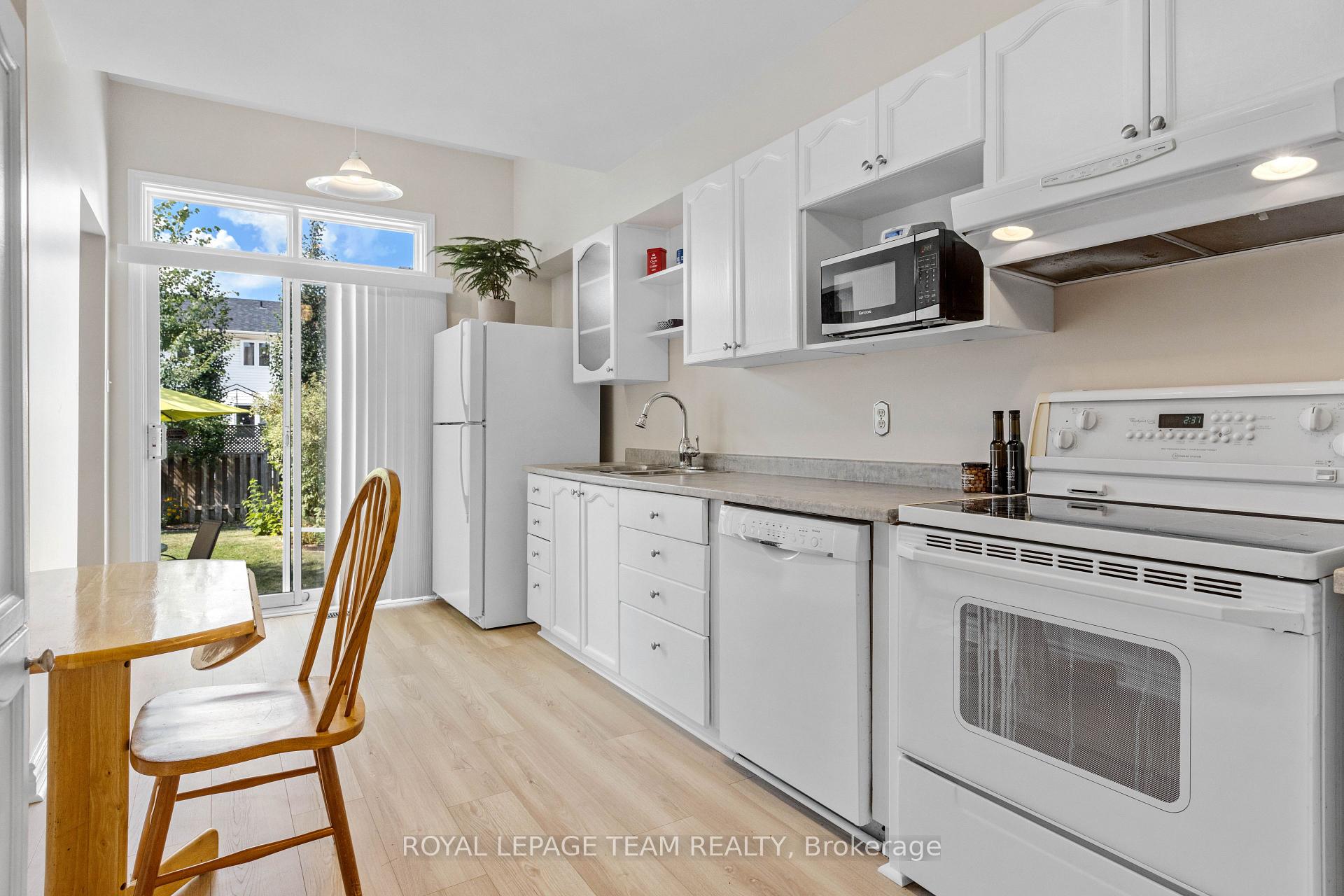Photo 14 of 221 Longshire Circle, Ottawa, Barrhaven - Longfields — HOMEH