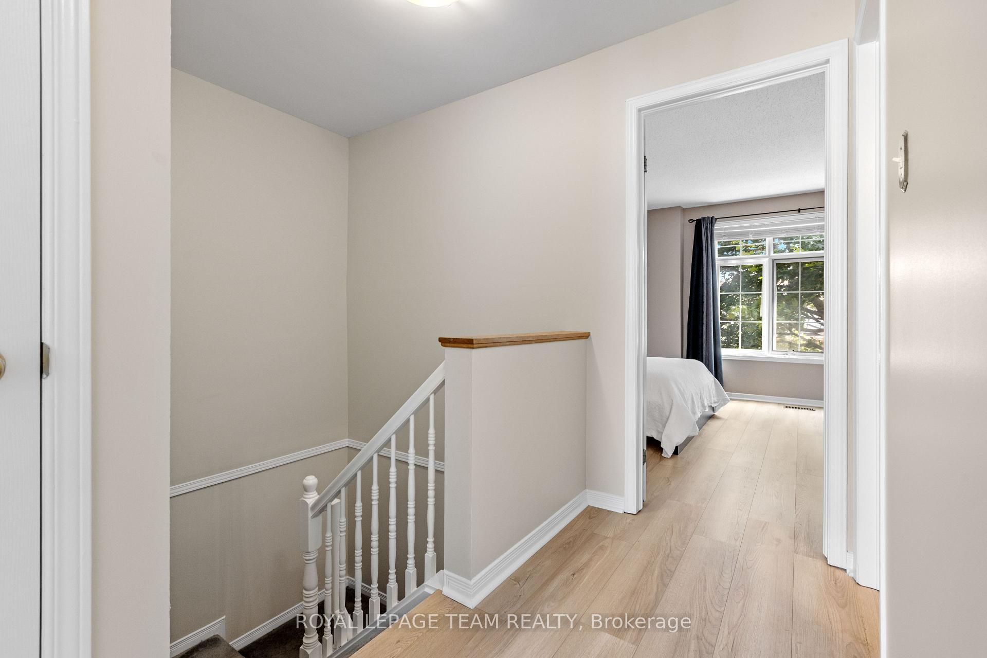 Photo 15 of 221 Longshire Circle, Ottawa, Barrhaven - Longfields — HOMEH