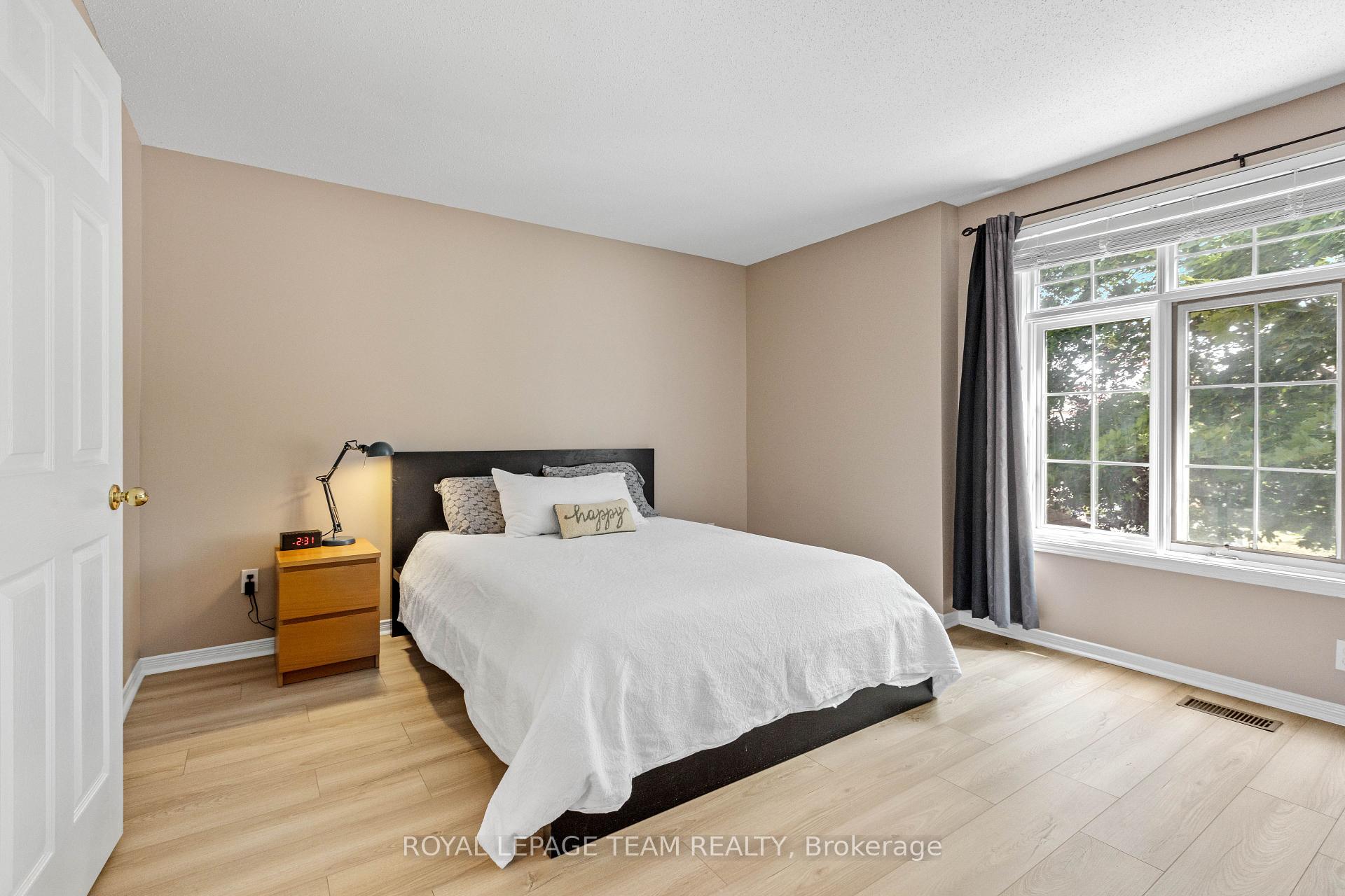 Photo 16 of 221 Longshire Circle, Ottawa, Barrhaven - Longfields — HOMEH
