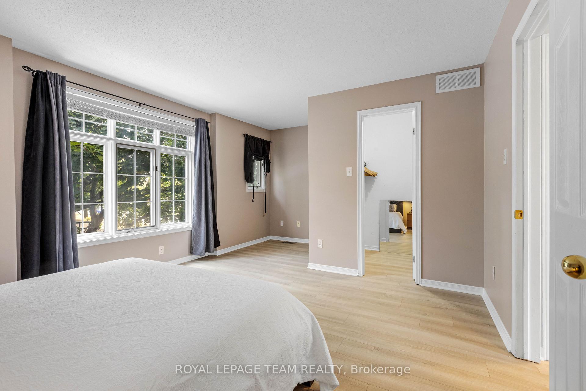 Photo 17 of 221 Longshire Circle, Ottawa, Barrhaven - Longfields — HOMEH