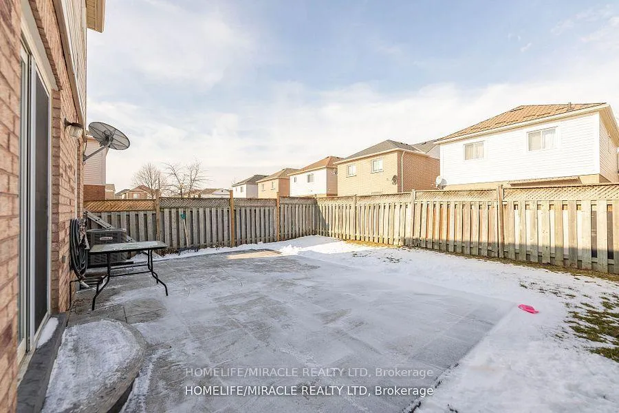 Photo 20 of 10 Weatherell Drive, Brampton, Fletcher's Meadow — HOMEH