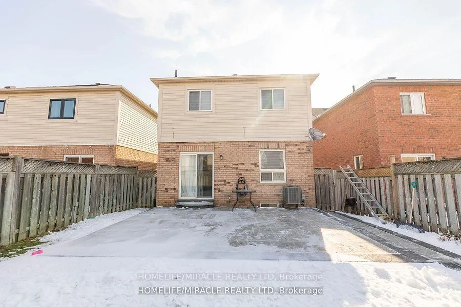 Photo 21 of 10 Weatherell Drive, Brampton, Fletcher's Meadow — HOMEH