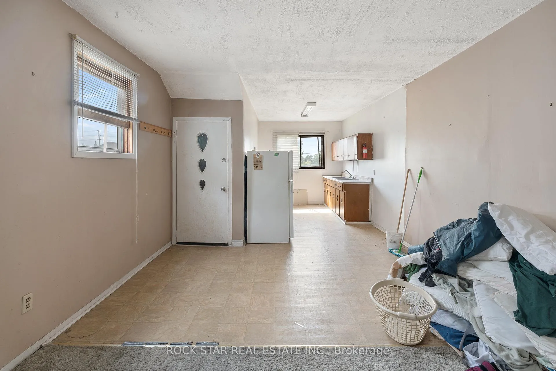 Photo 8 of 1171 Albert Road, Windsor — HOMEH