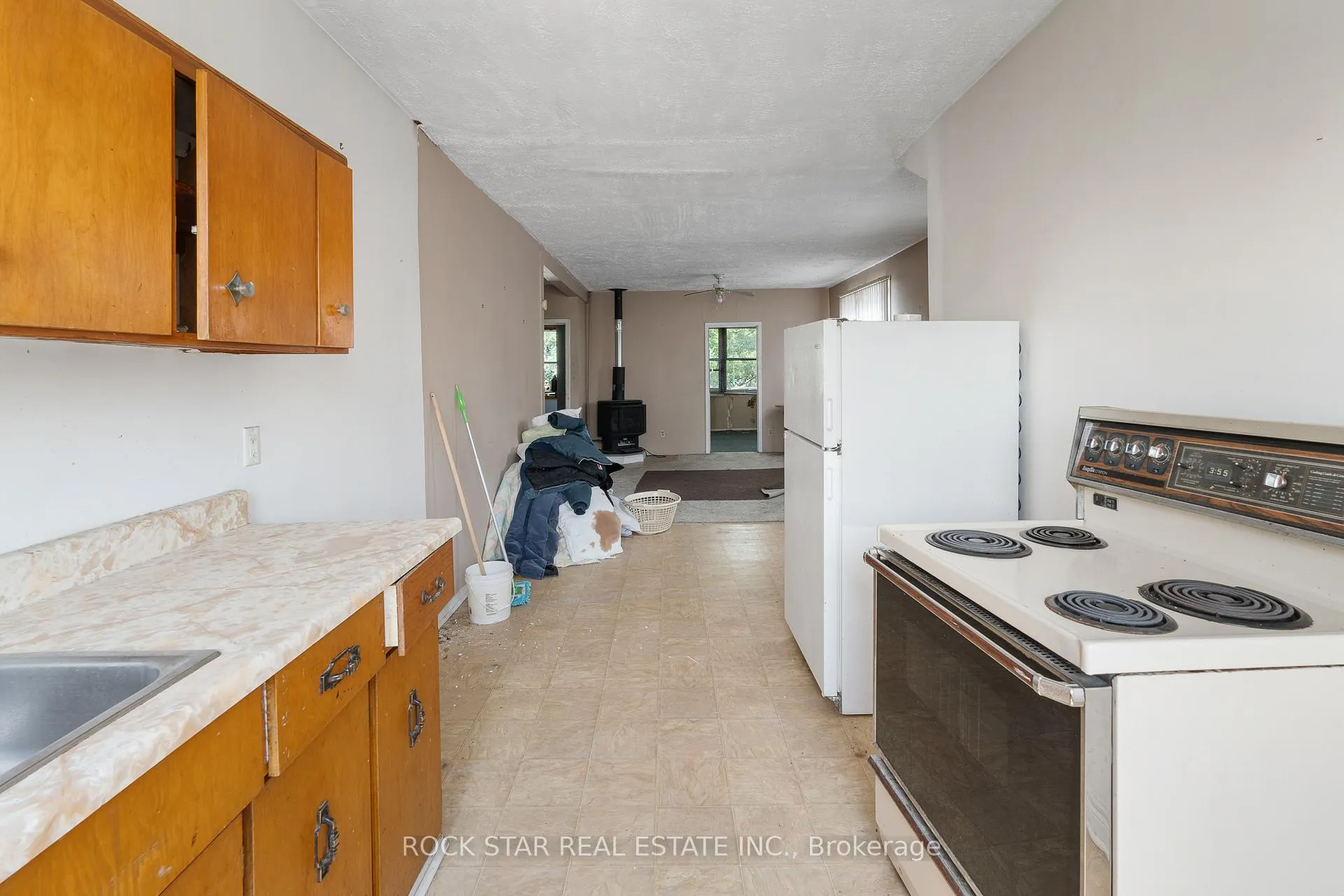 Photo 11 of 1171 Albert Road, Windsor — HOMEH