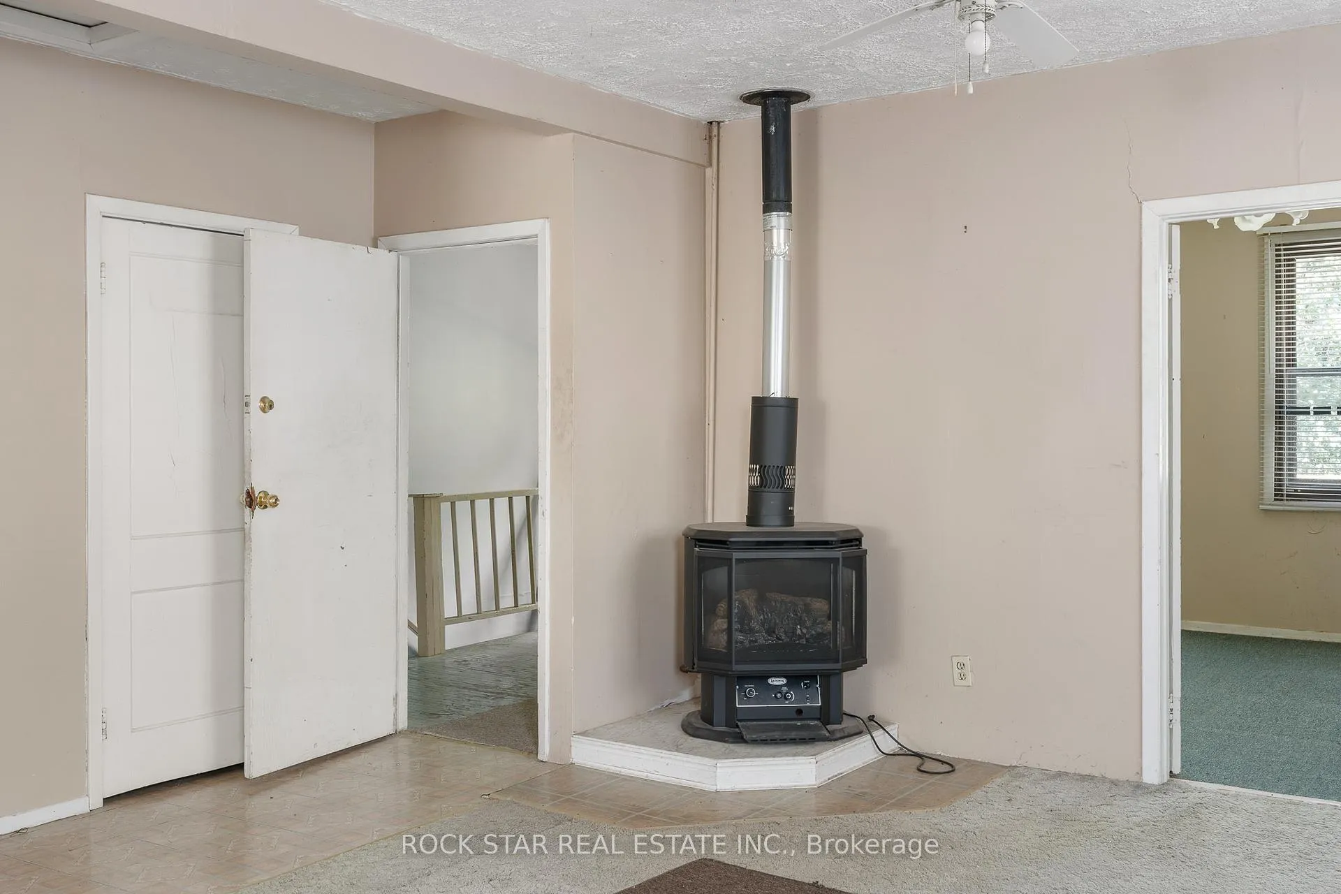 Photo 12 of 1171 Albert Road, Windsor — HOMEH