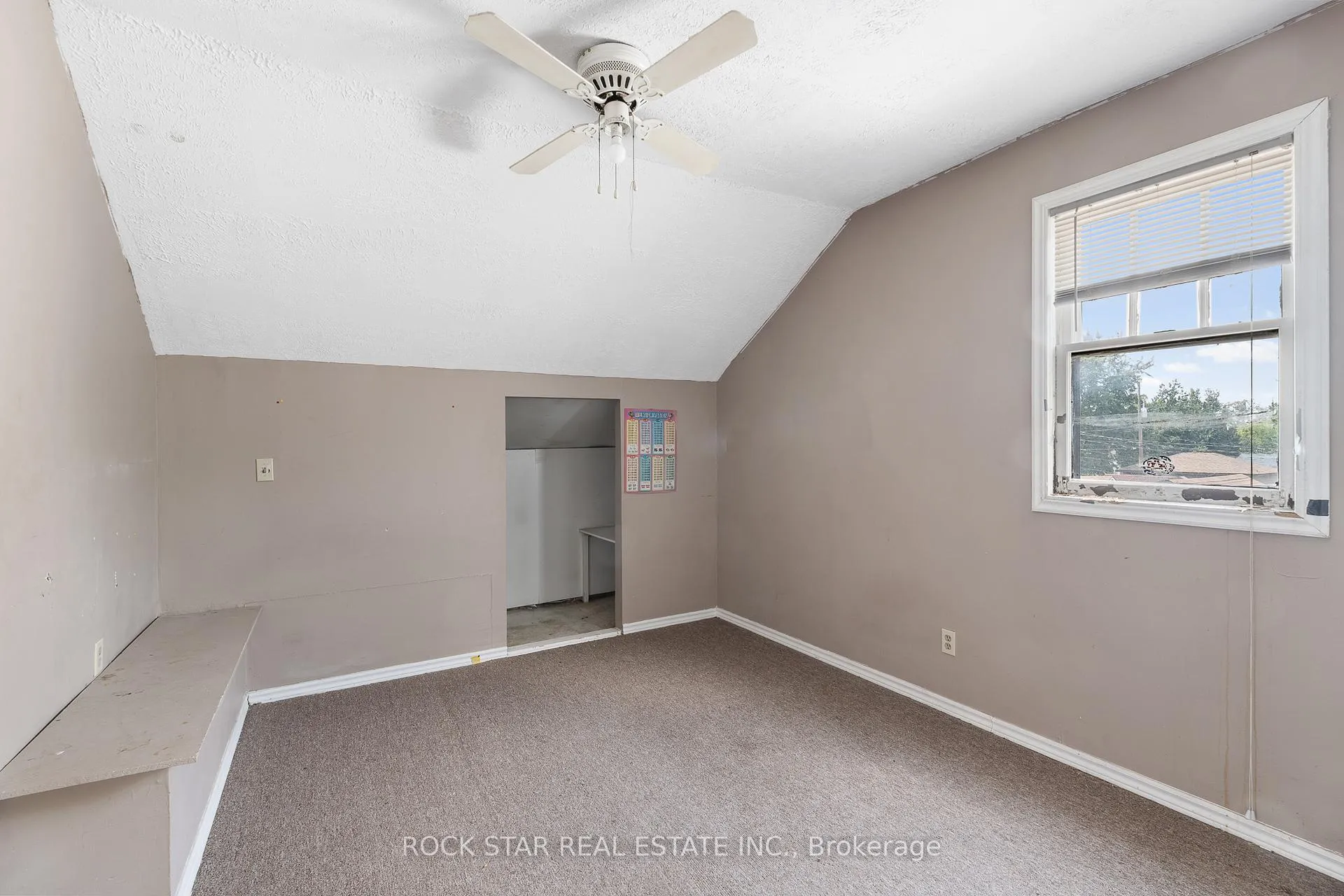 Photo 17 of 1171 Albert Road, Windsor — HOMEH