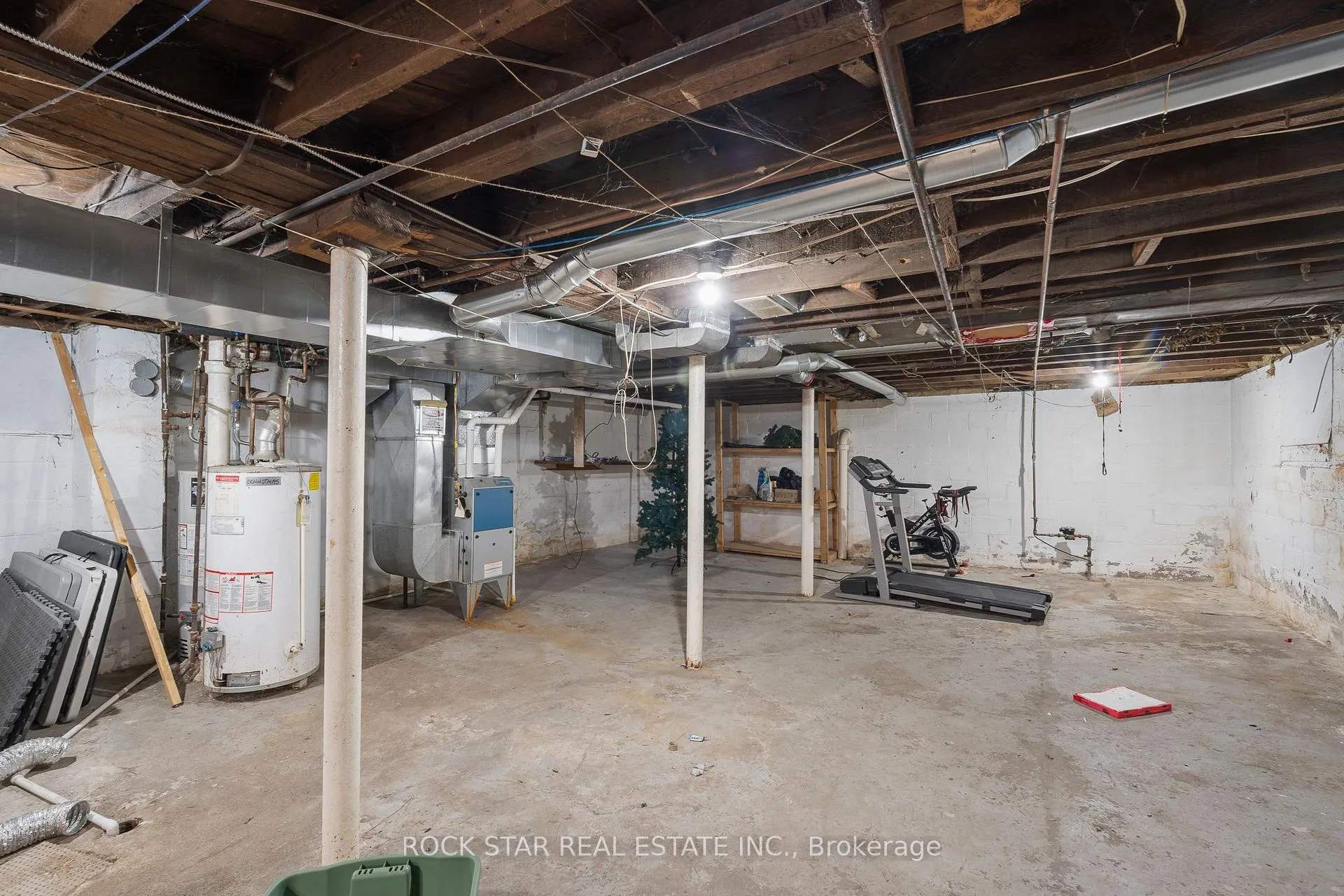 Photo 33 of 1171 Albert Road, Windsor — HOMEH
