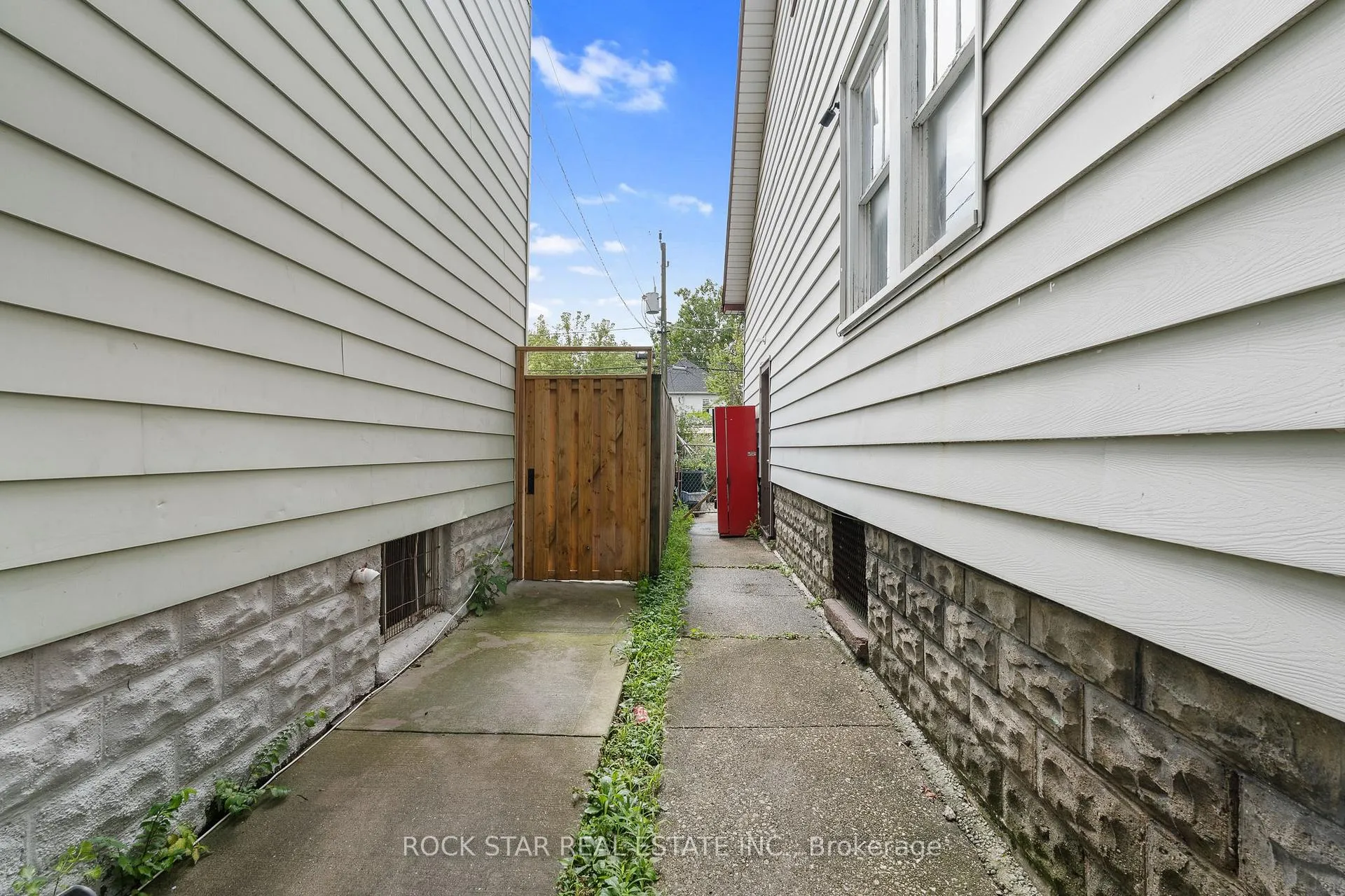 Photo 36 of 1171 Albert Road, Windsor — HOMEH