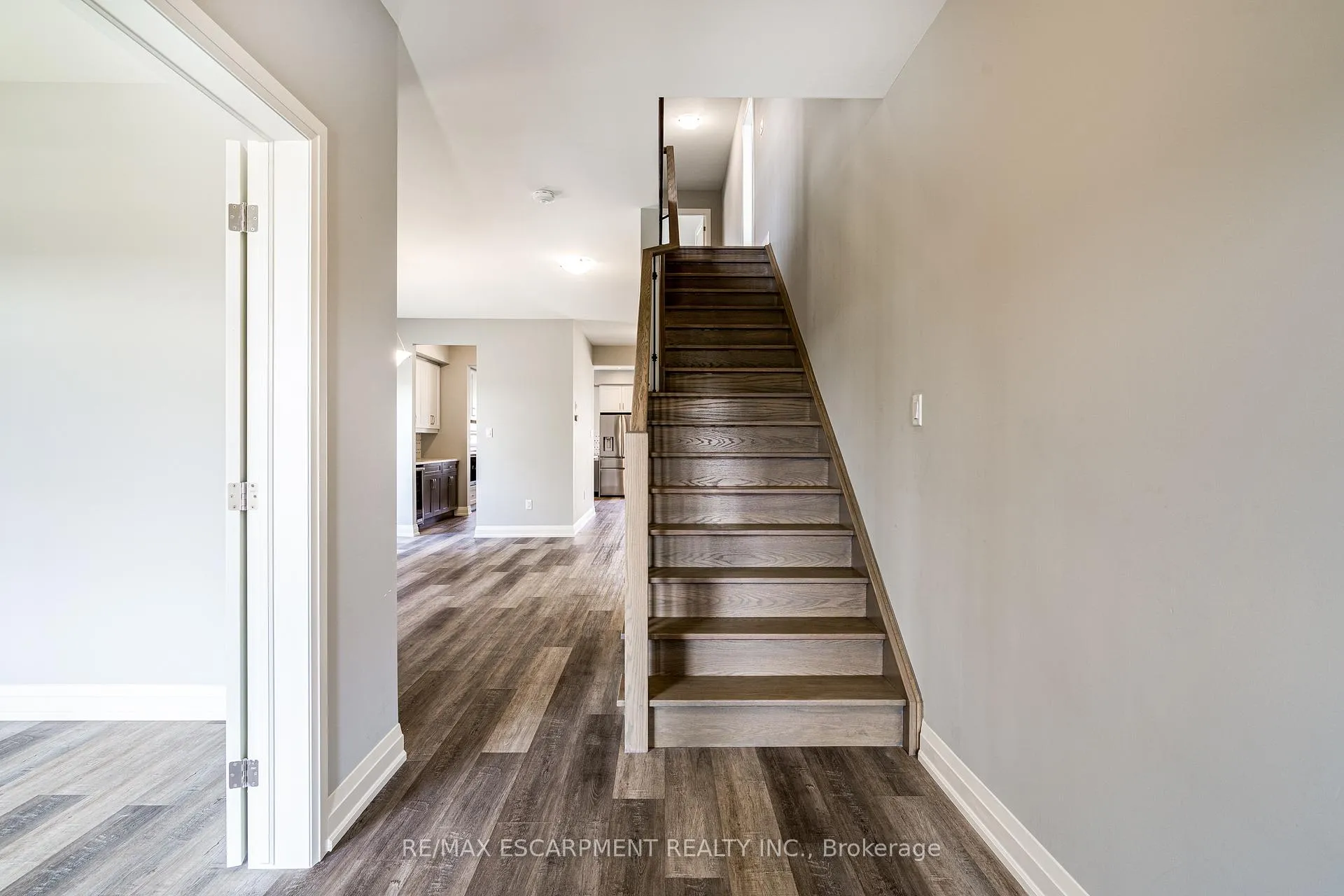 Photo 2 of 219 Klein Circle, Hamilton, Ancaster — HOMEH