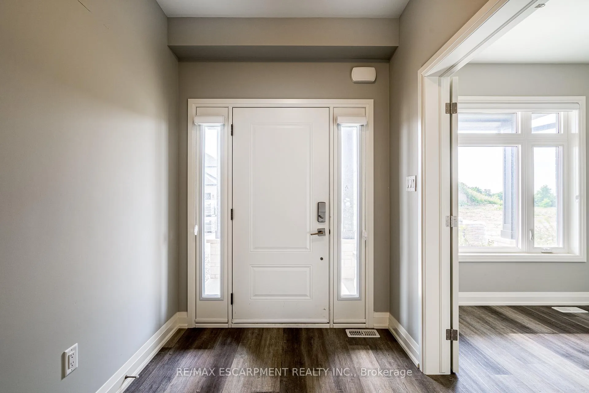 Photo 3 of 219 Klein Circle, Hamilton, Ancaster — HOMEH
