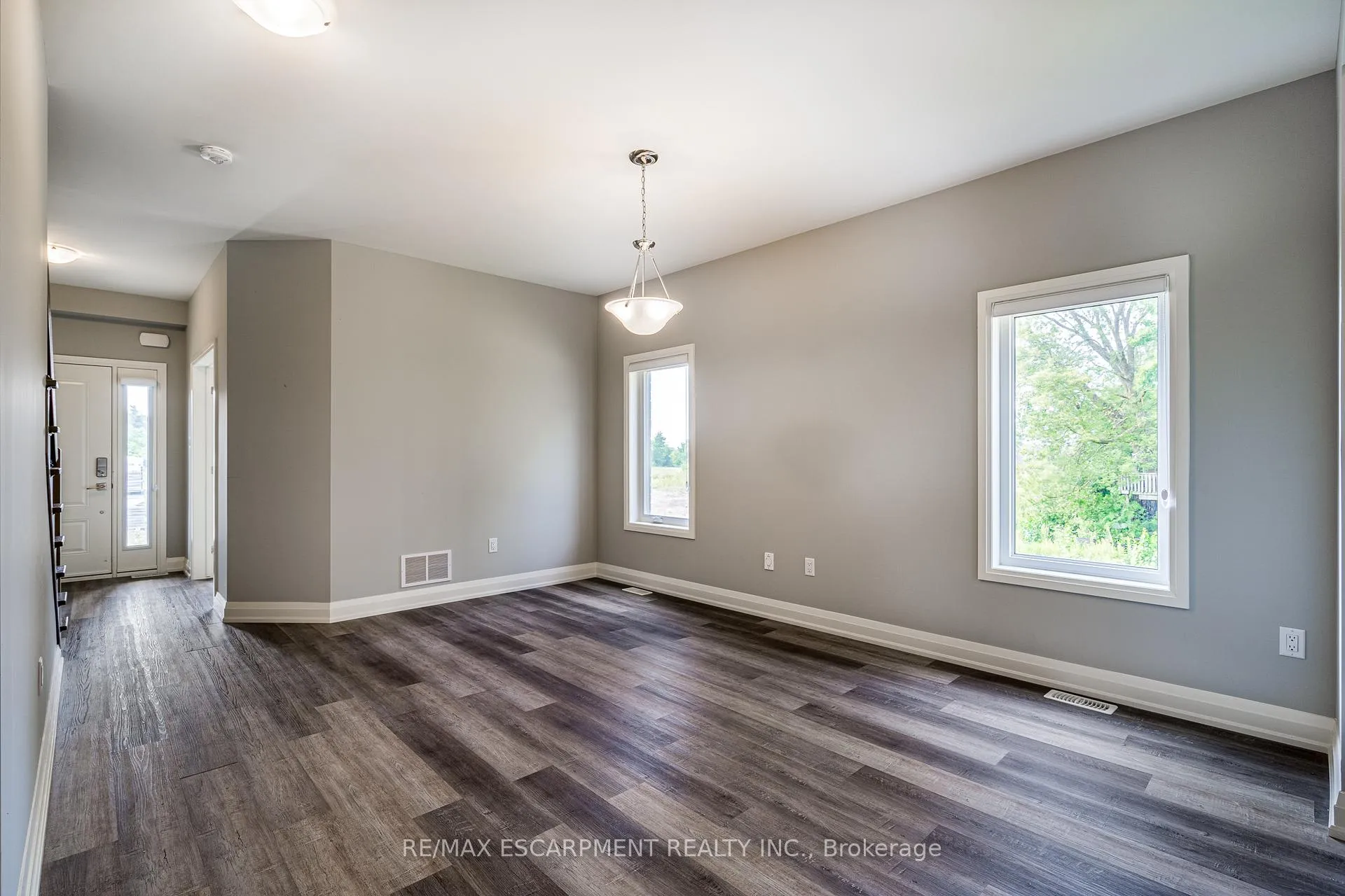 Photo 7 of 219 Klein Circle, Hamilton, Ancaster — HOMEH