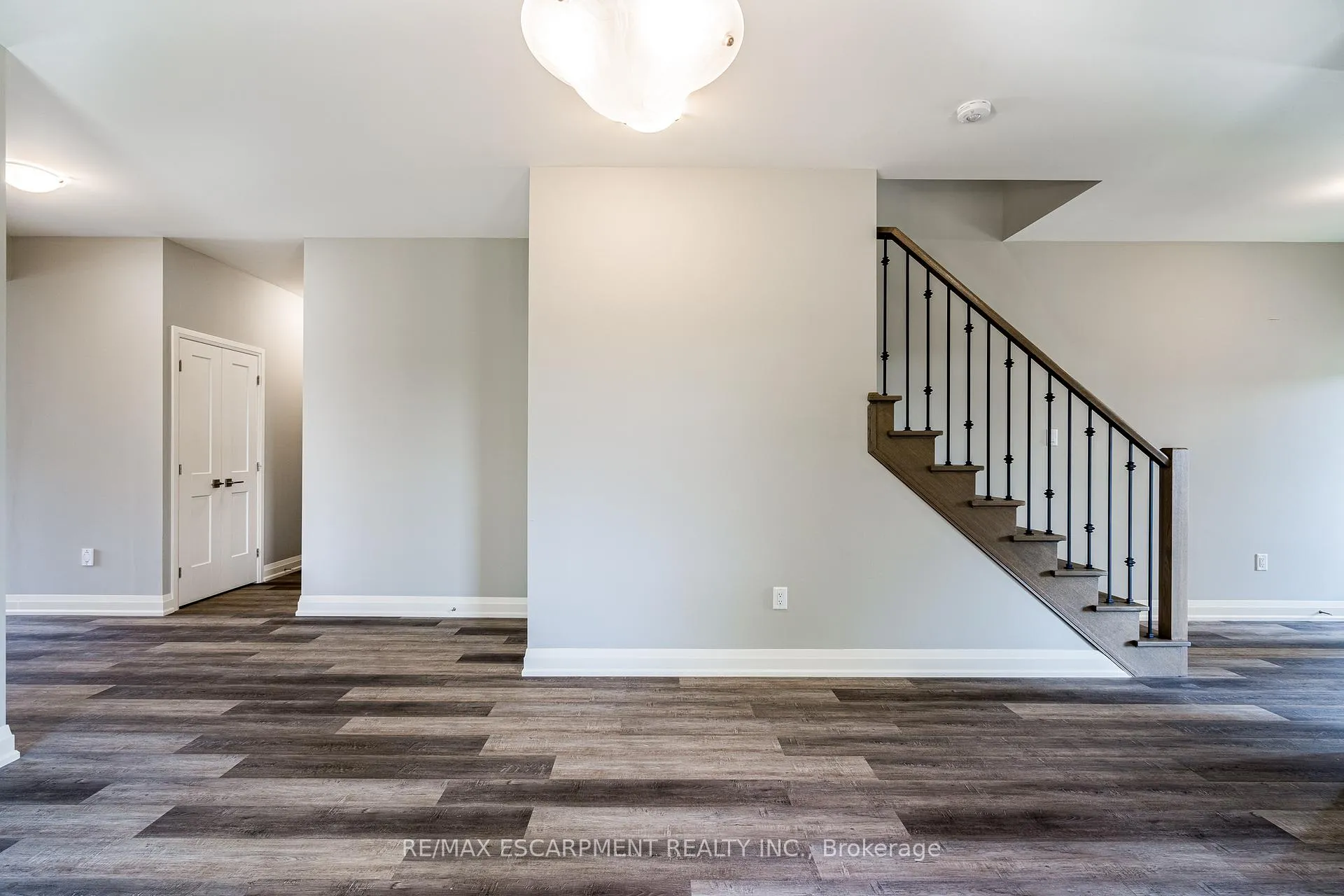 Photo 8 of 219 Klein Circle, Hamilton, Ancaster — HOMEH