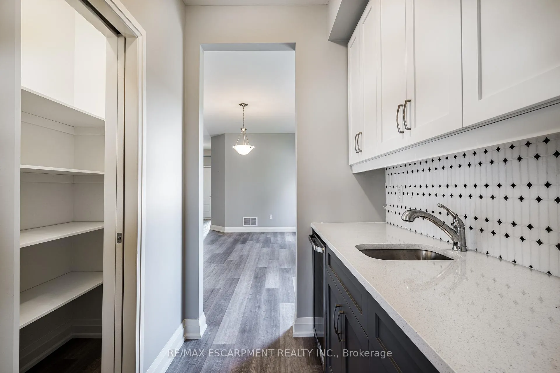 Photo 10 of 219 Klein Circle, Hamilton, Ancaster — HOMEH