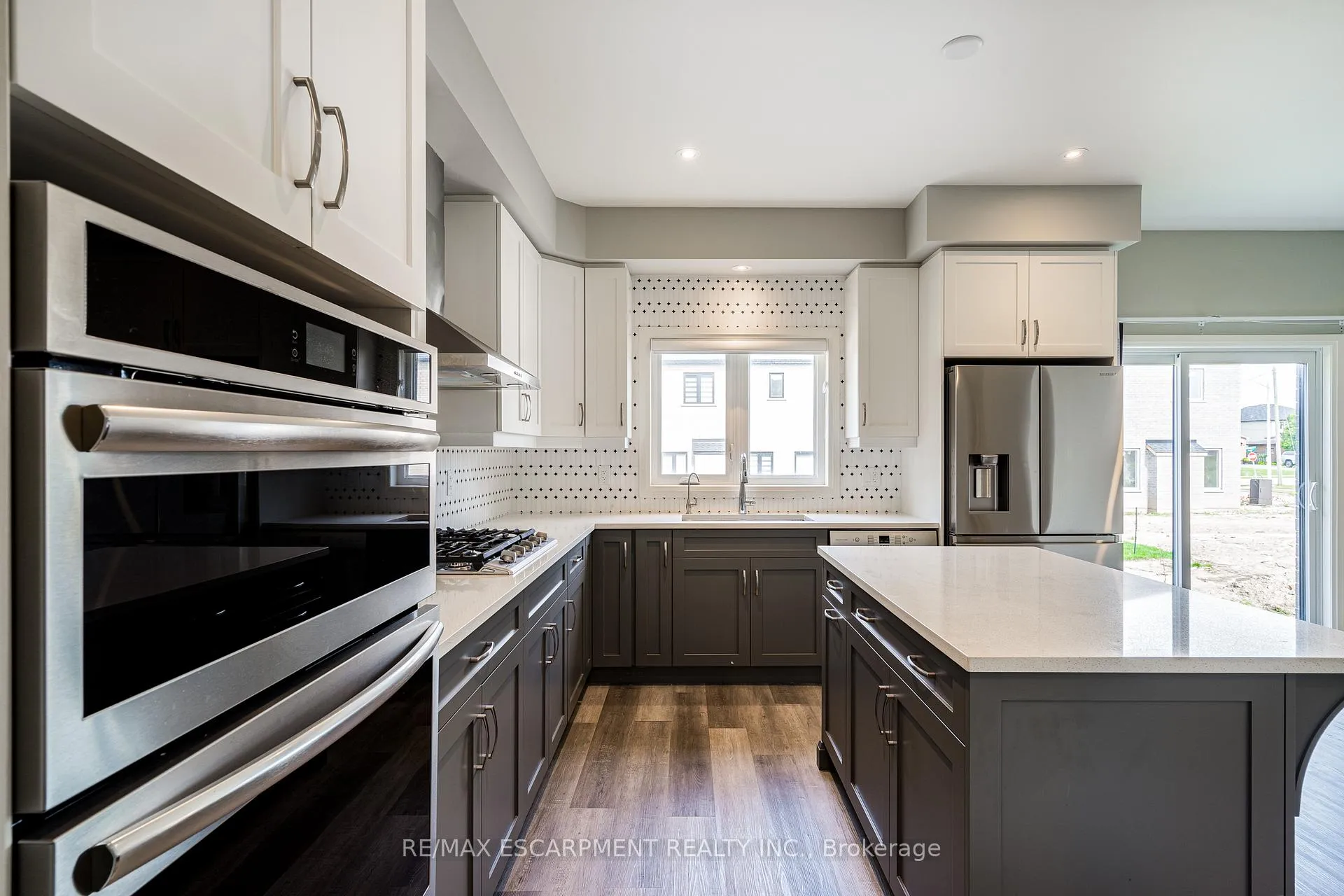 Photo 11 of 219 Klein Circle, Hamilton, Ancaster — HOMEH