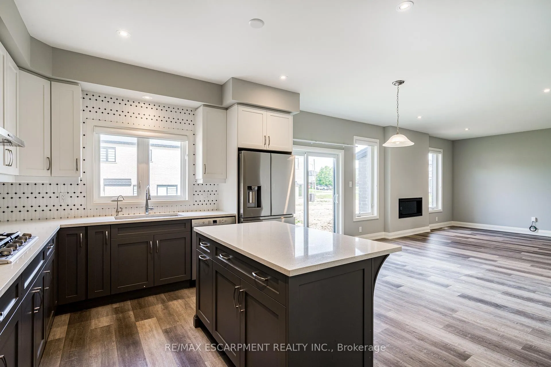 Photo 12 of 219 Klein Circle, Hamilton, Ancaster — HOMEH