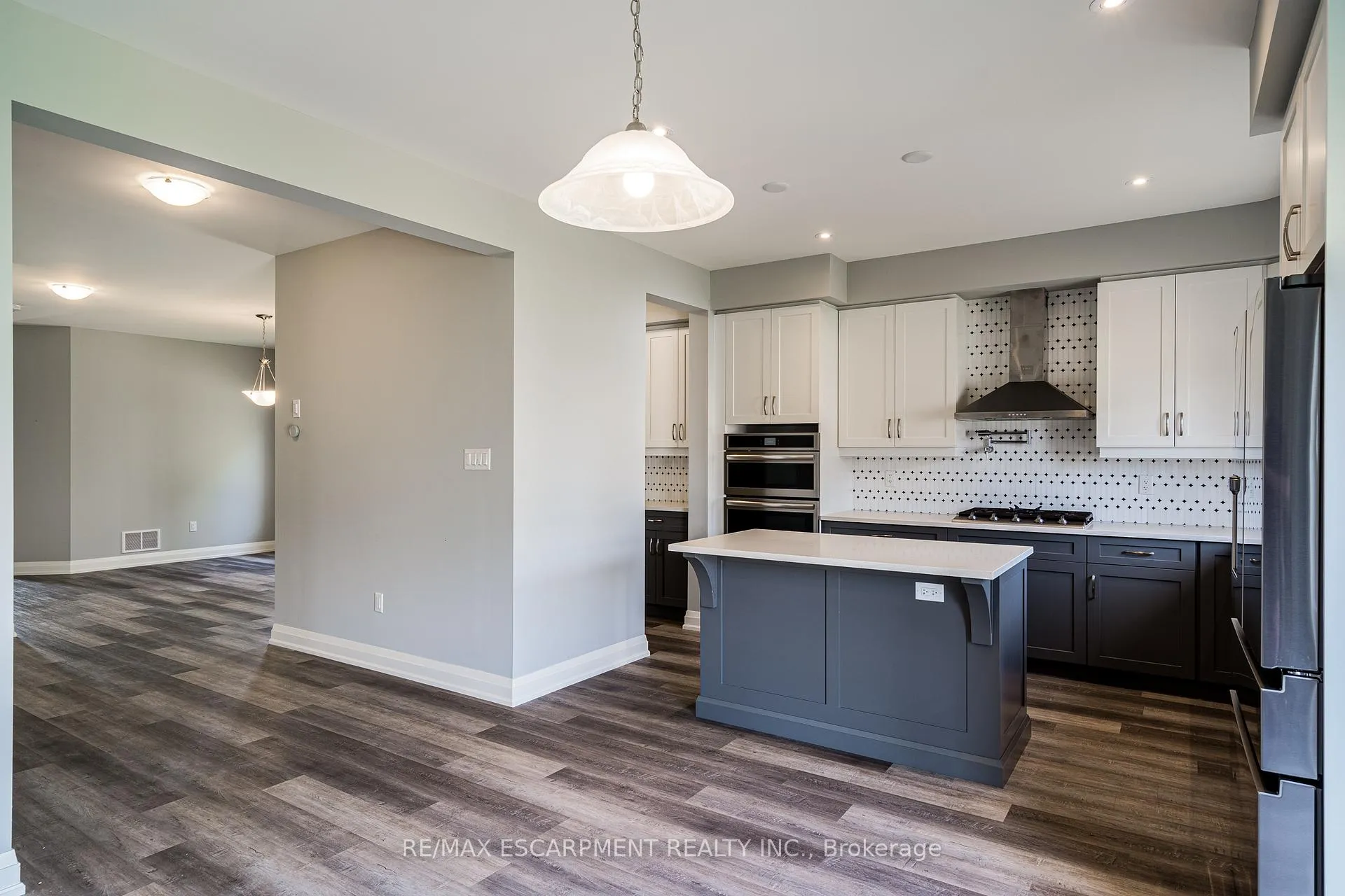 Photo 15 of 219 Klein Circle, Hamilton, Ancaster — HOMEH