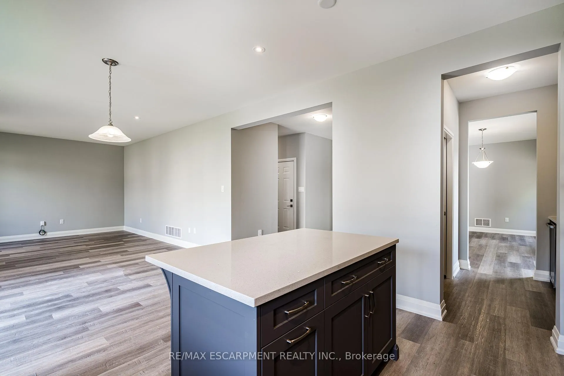 Photo 16 of 219 Klein Circle, Hamilton, Ancaster — HOMEH