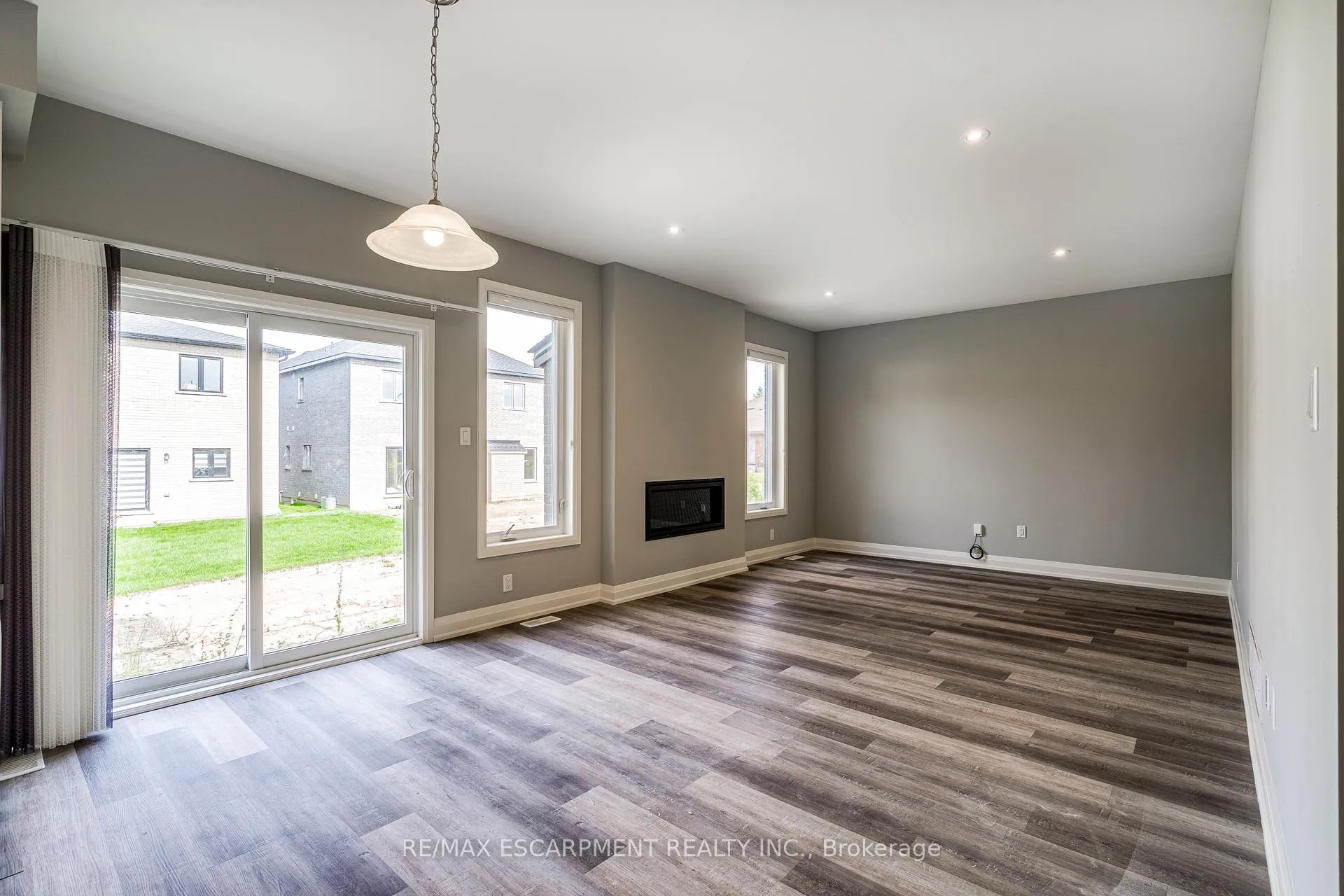 Photo 17 of 219 Klein Circle, Hamilton, Ancaster — HOMEH